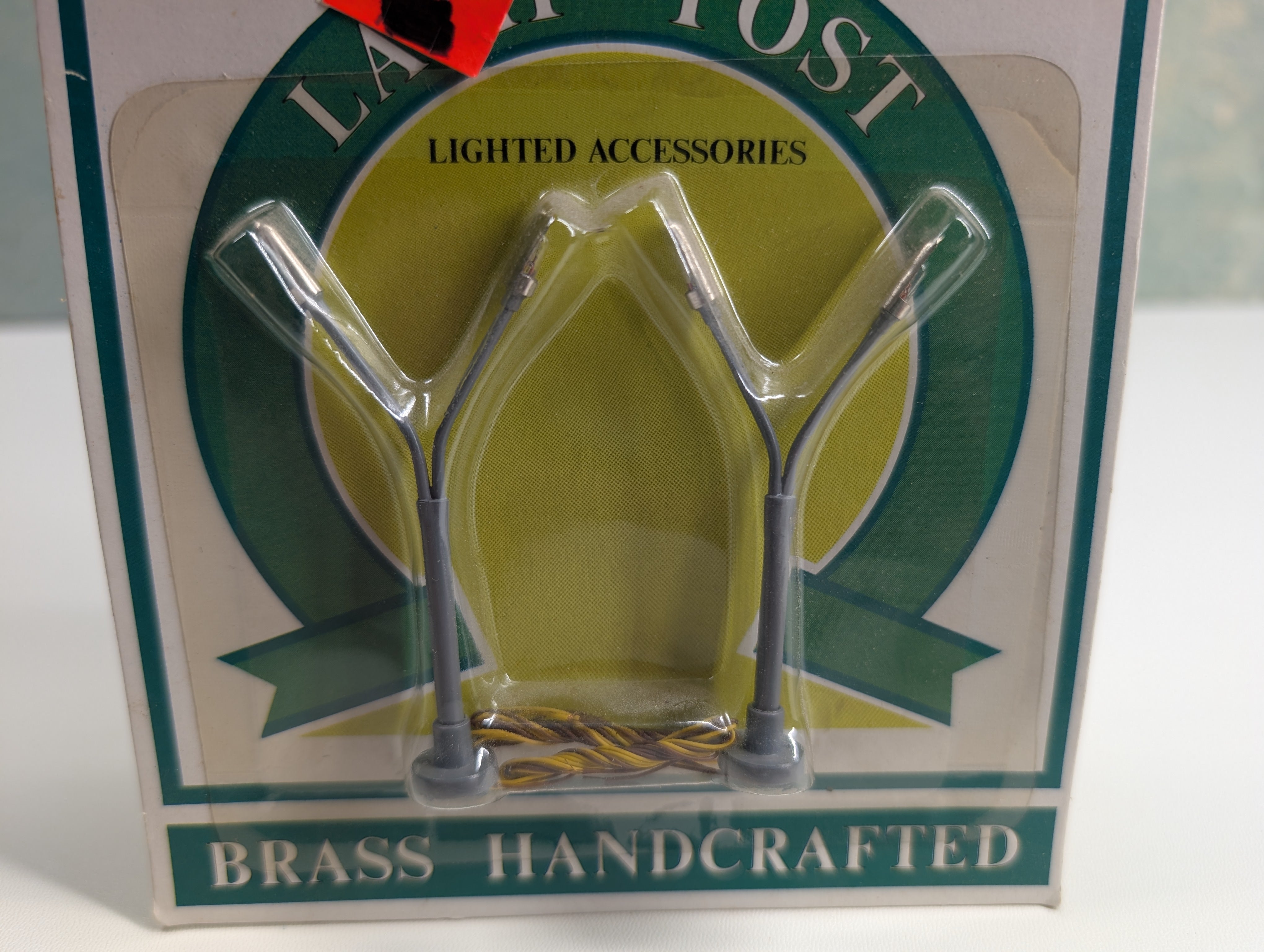 Model Power 8481 N Scale Lamp Post, Brass Details, Wired (2 pcs)