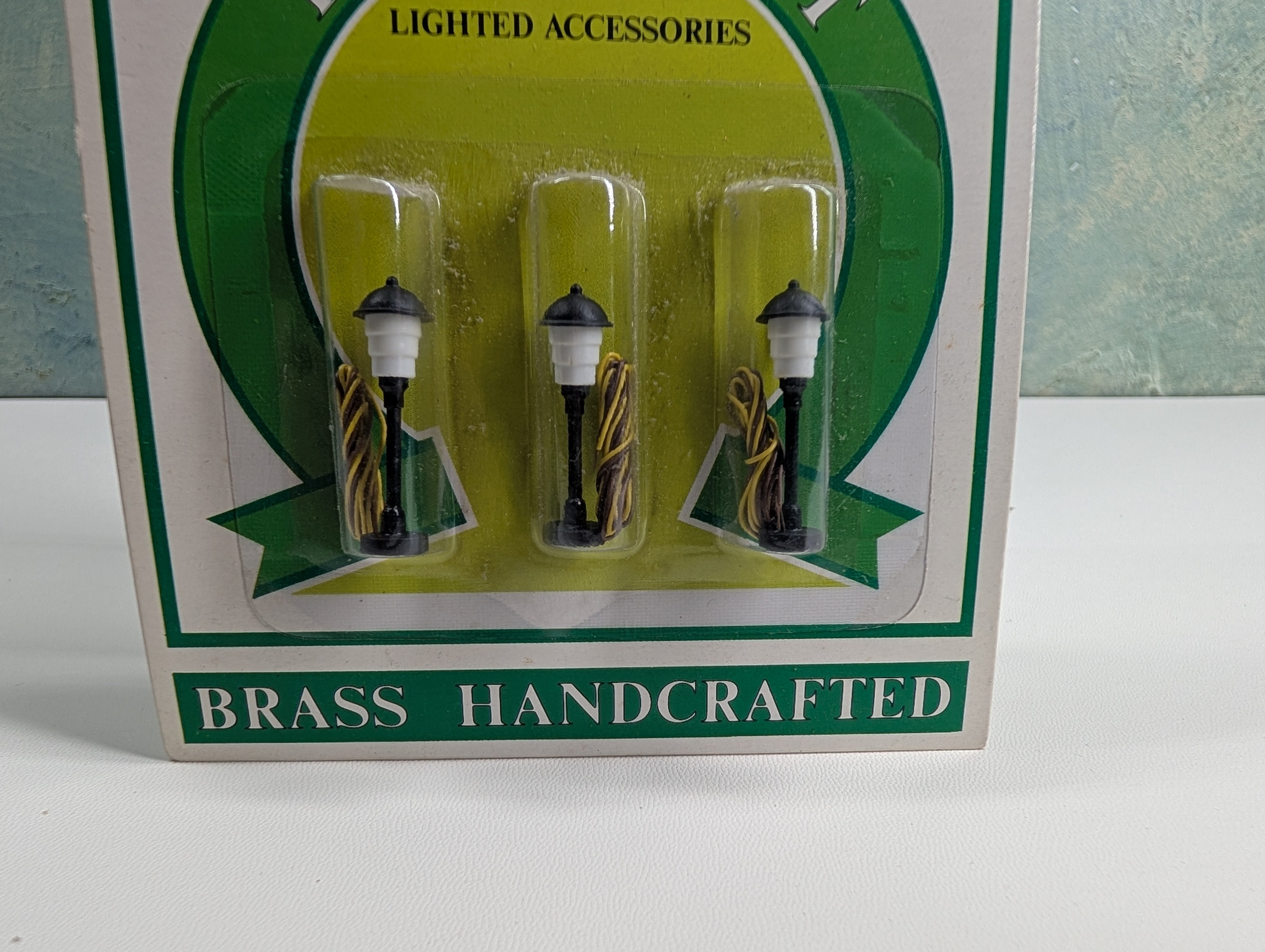 Model Power 8484 N Scale Lamp Post, Brass Details, Wired (3 pcs)