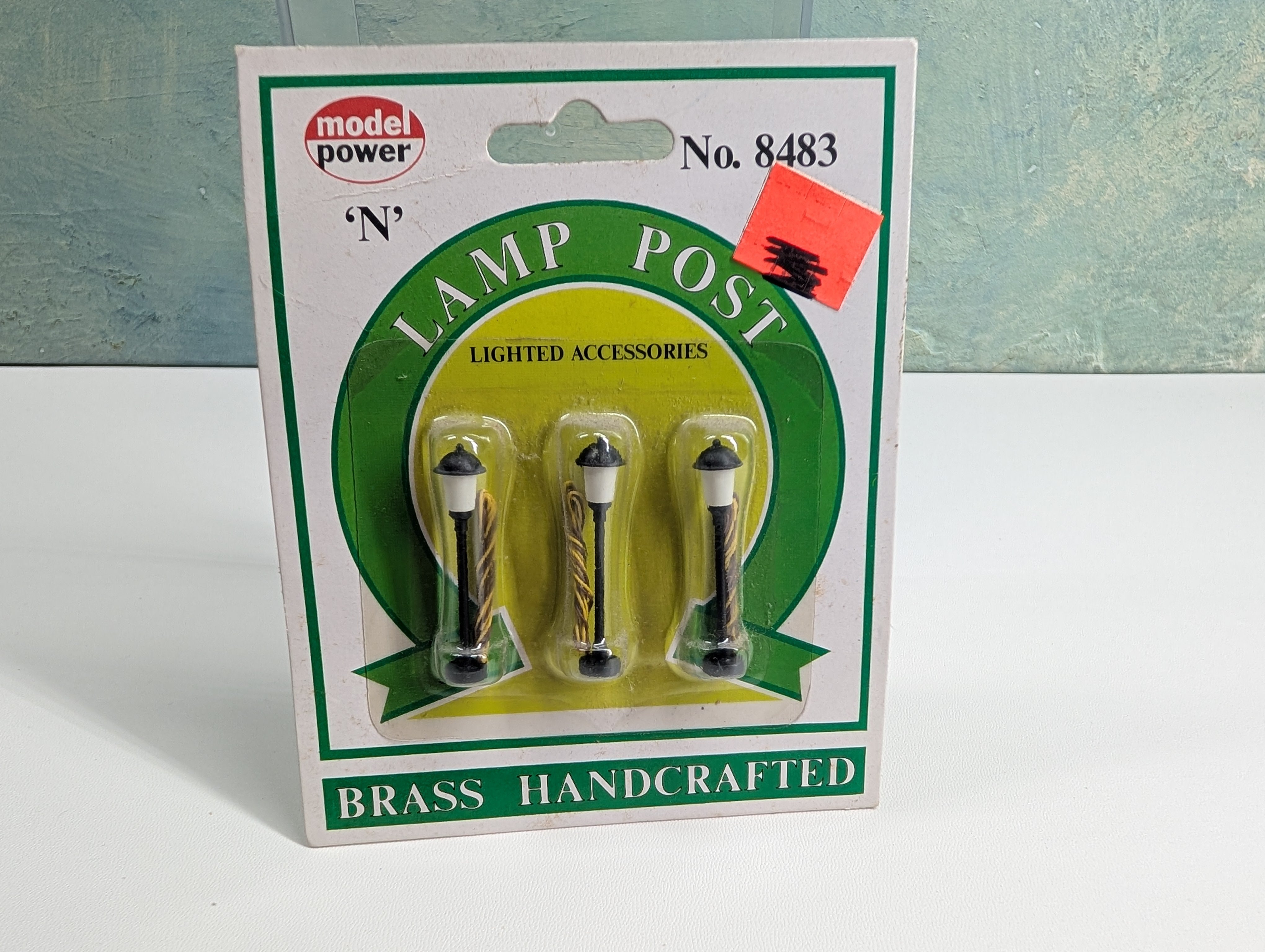 Model Power 8483 N Scale Lamp Post, Brass Details, Wired (3 pcs)
