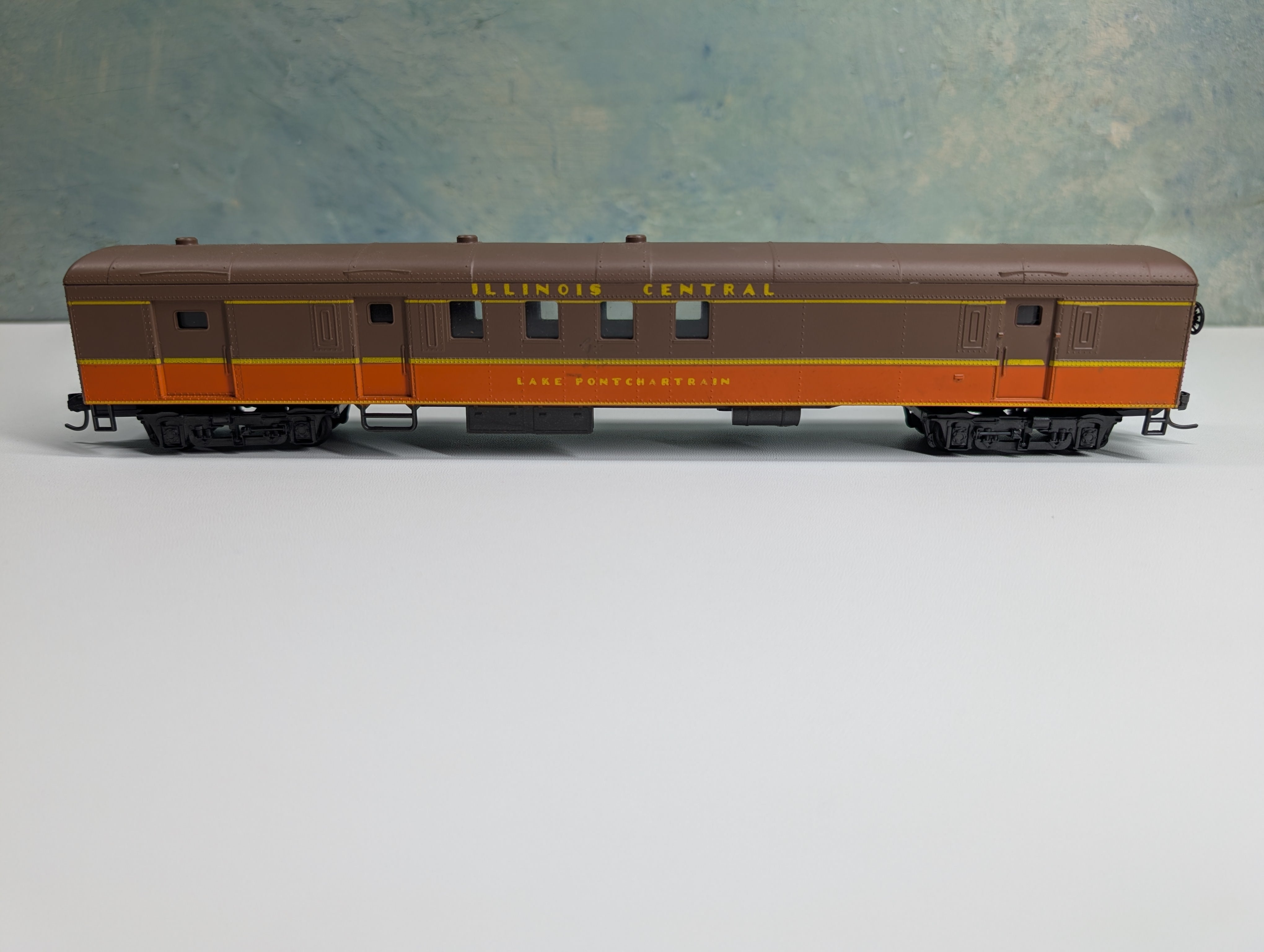 USED Rivarossi HO Scale RPO Passenger Car Illinois Central Lake Pontchartrain