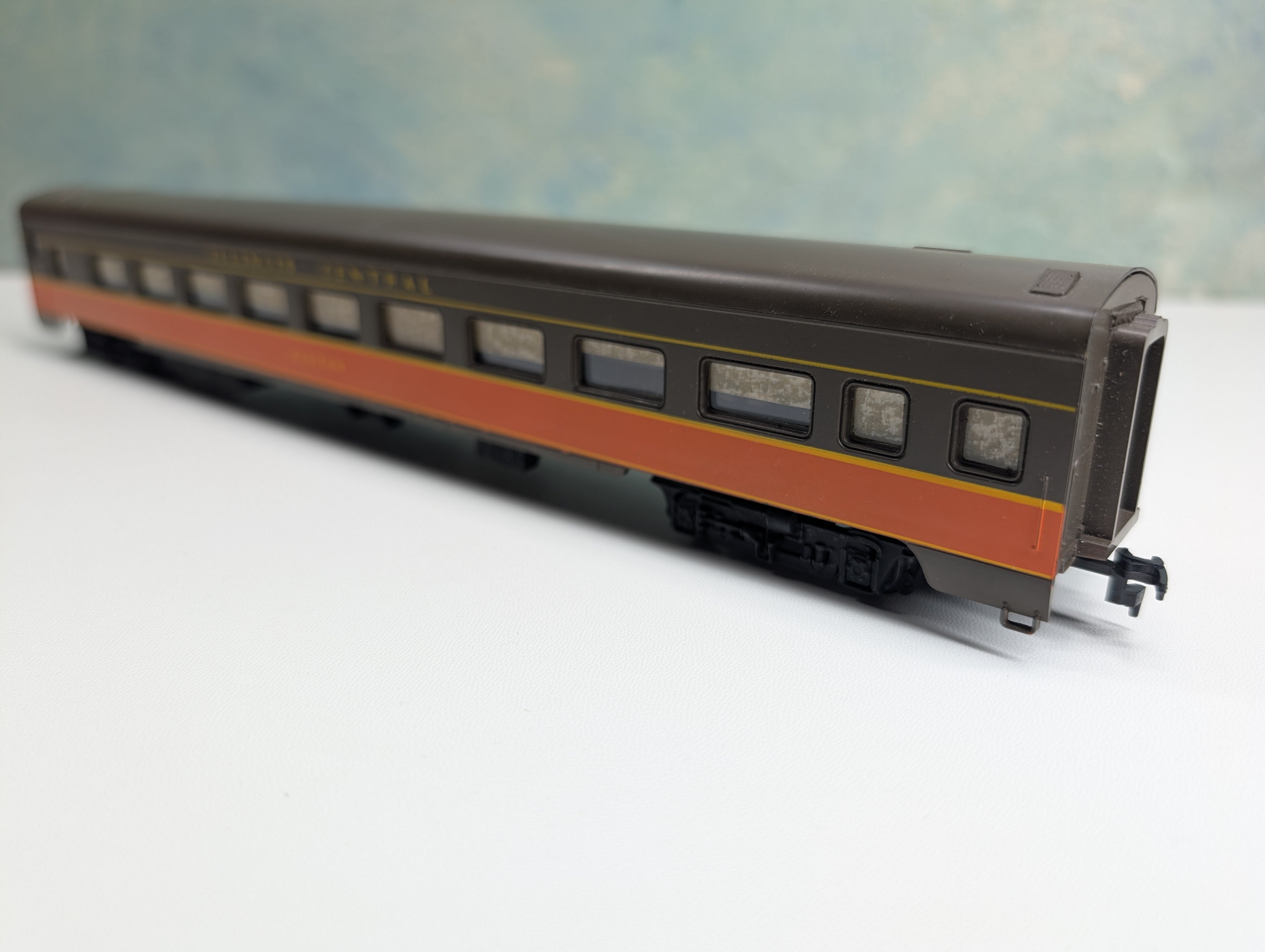 USED Rivarossi HO Scale Coach Passenger Car Illinois Central Fulton