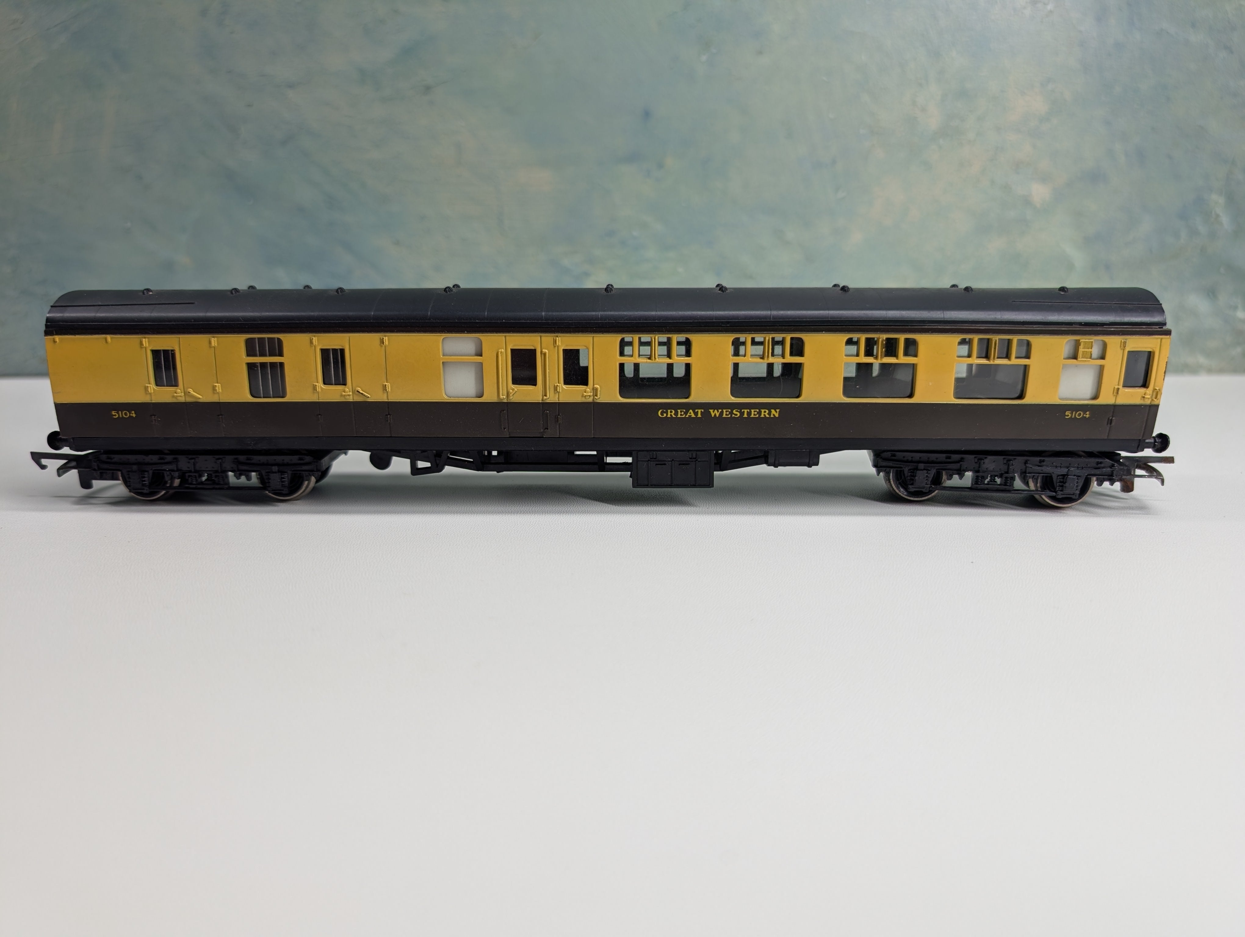 USED Hornby HO Scale 3rd Class Brake Coach Passenger Car Great Western 5104