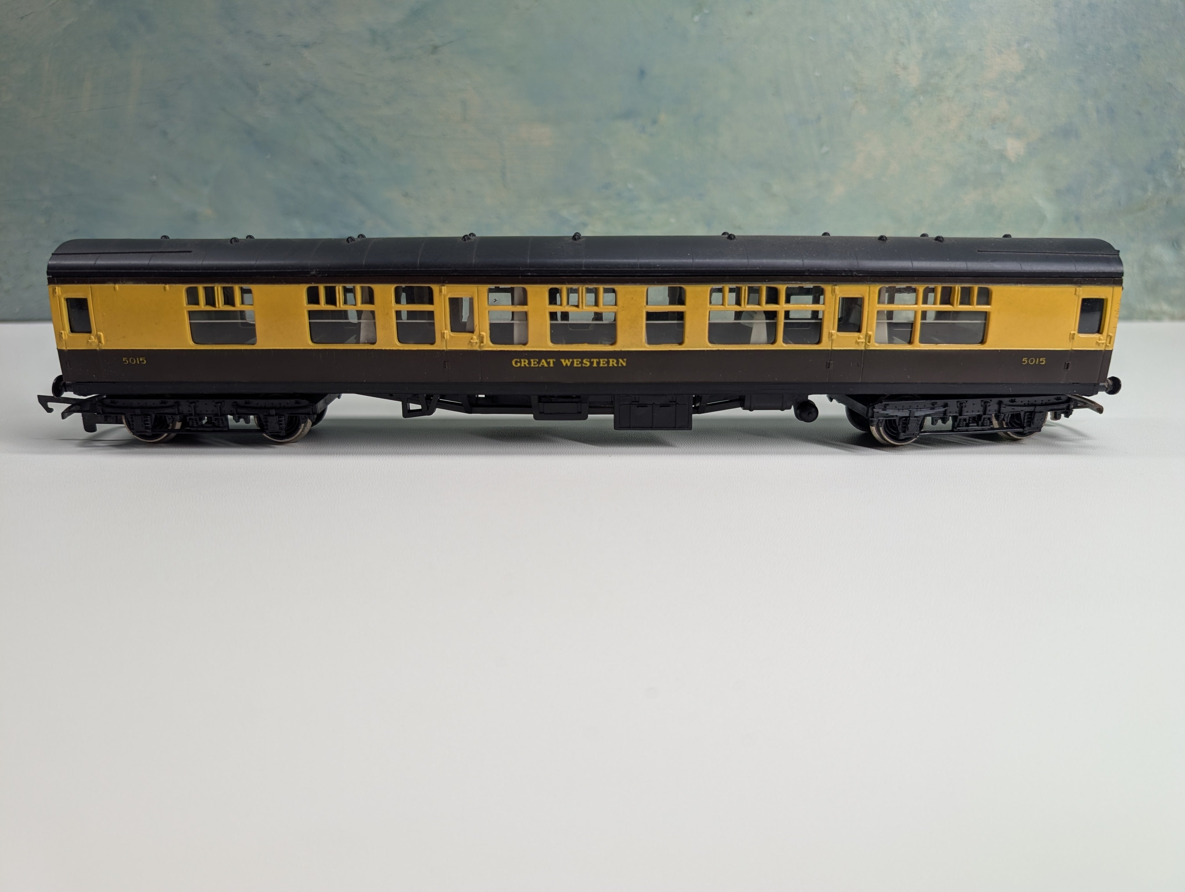 USED Hornby HO Scale Composite Coach Passenger Car Great Western 5105