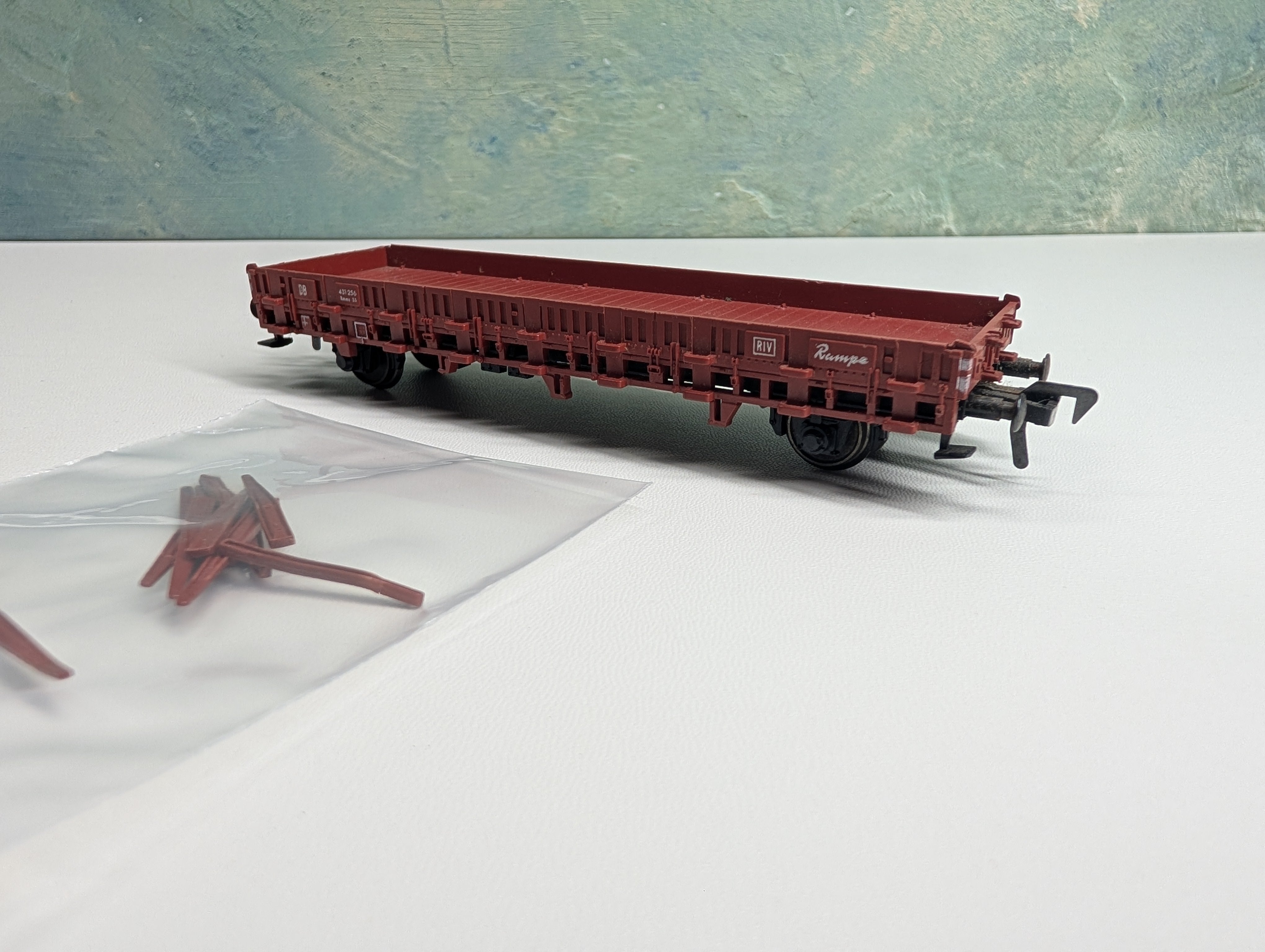 USED Fleischmann HO Scale Flat Wagon w/ Stakes