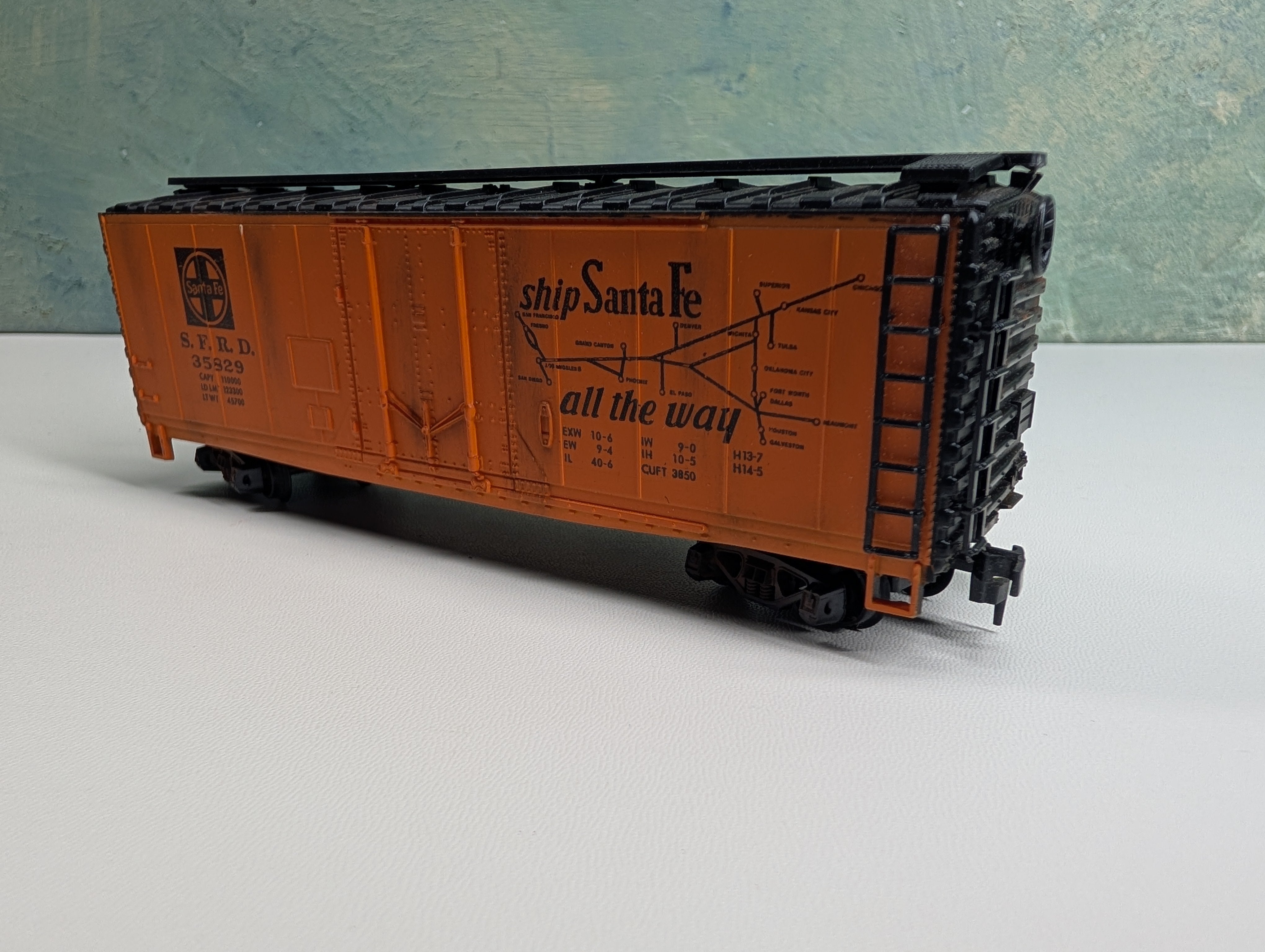 USED Roco HO Scale 40' Reefer Santa Fe SFRD #35829 Weathered