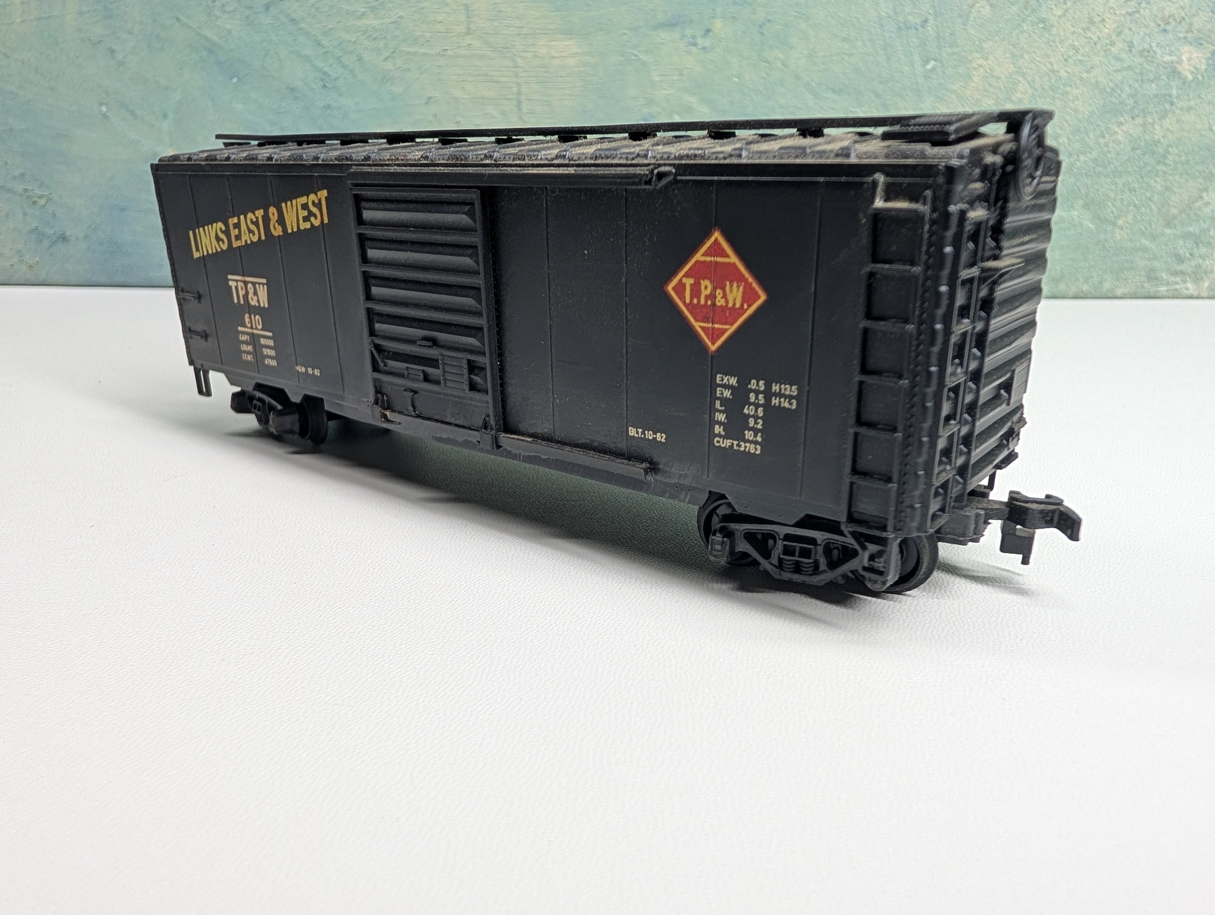 USED HO Scale 40' Box Car Toledo Peoria and Western TP&W #610 Weathered