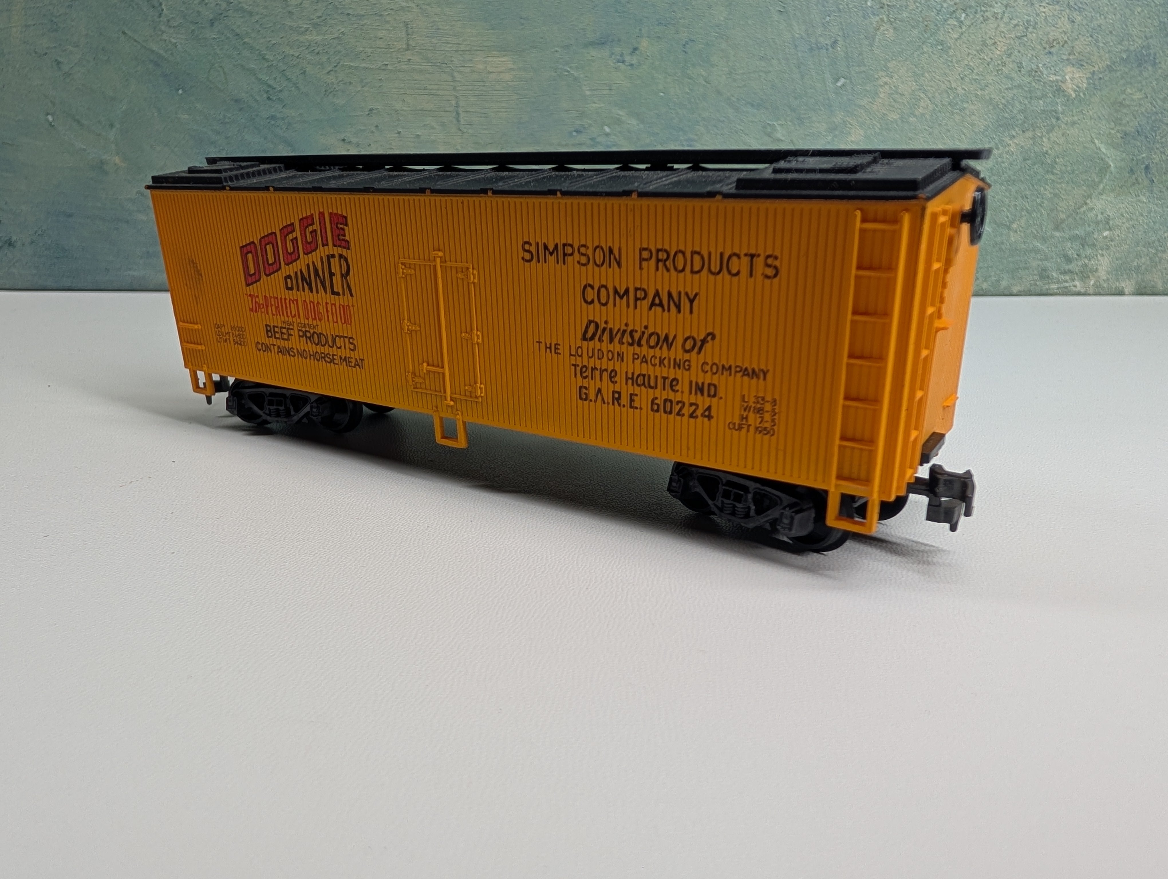 USED HO Scale 40' Box Car Doggie Dinner Beef Products GARE #60224