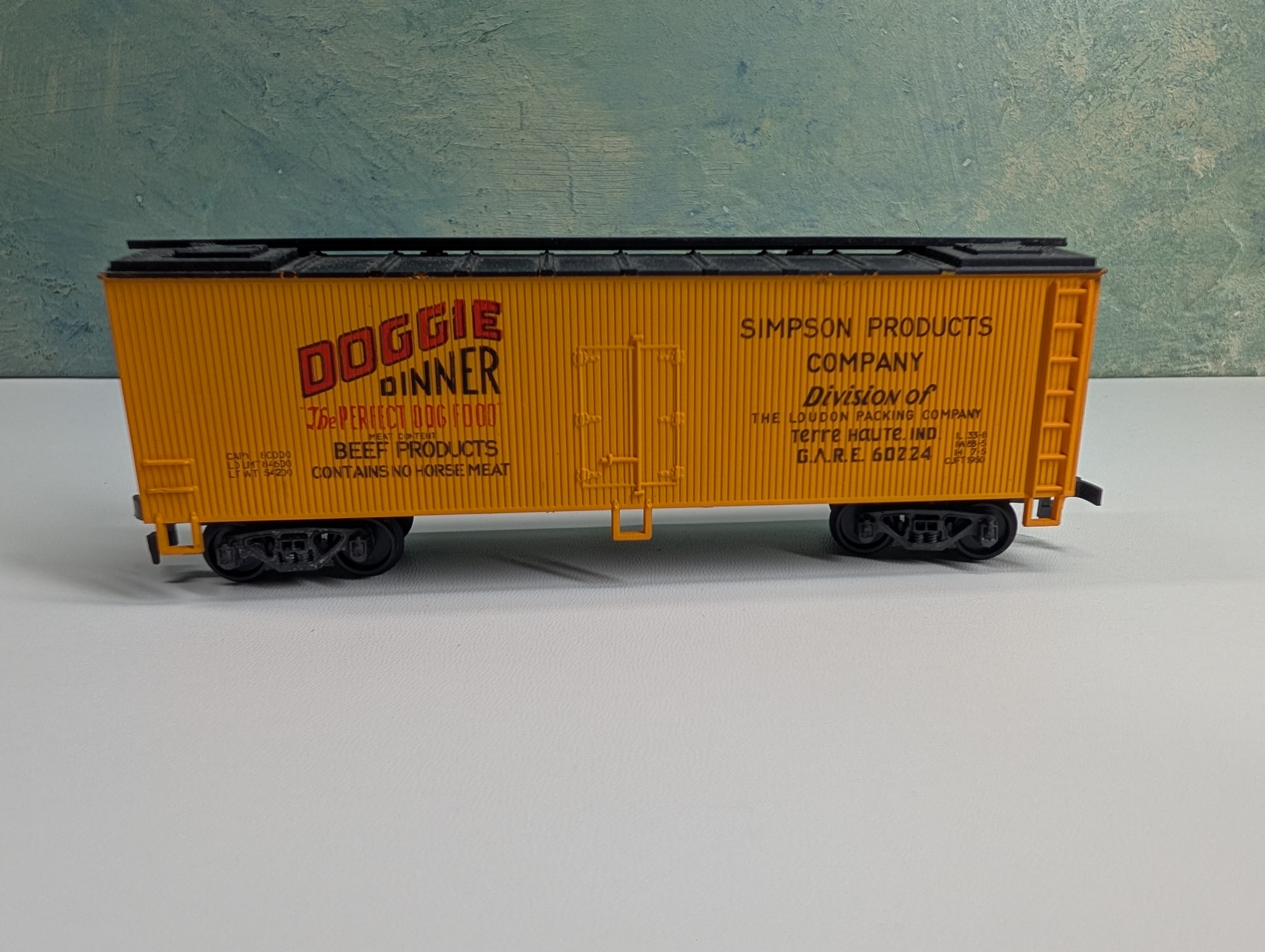 USED HO Scale 40' Box Car Doggie Dinner Beef Products GARE #60224