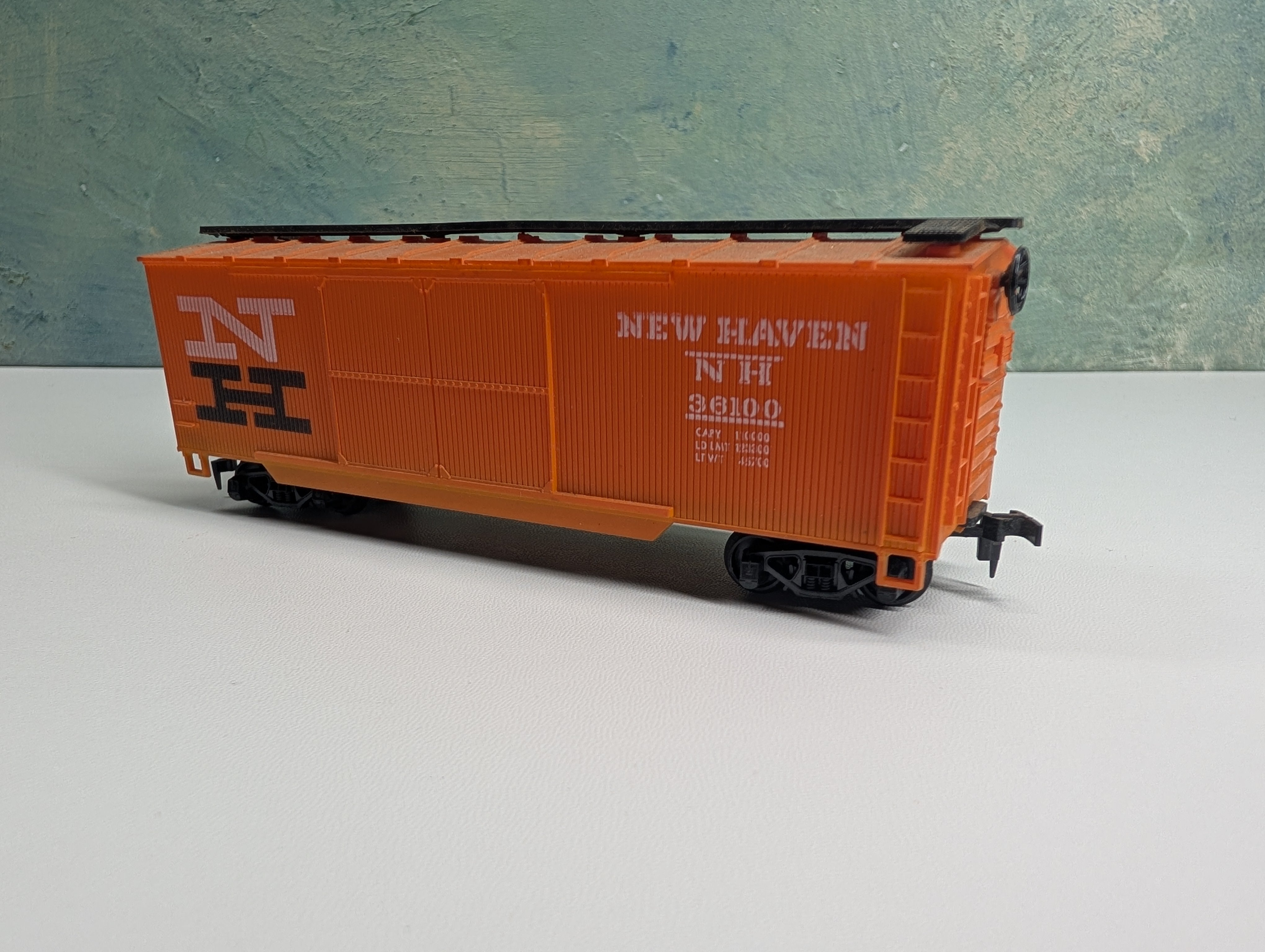USED Roco HO Scale Wooden Box Car New Haven NH #36100