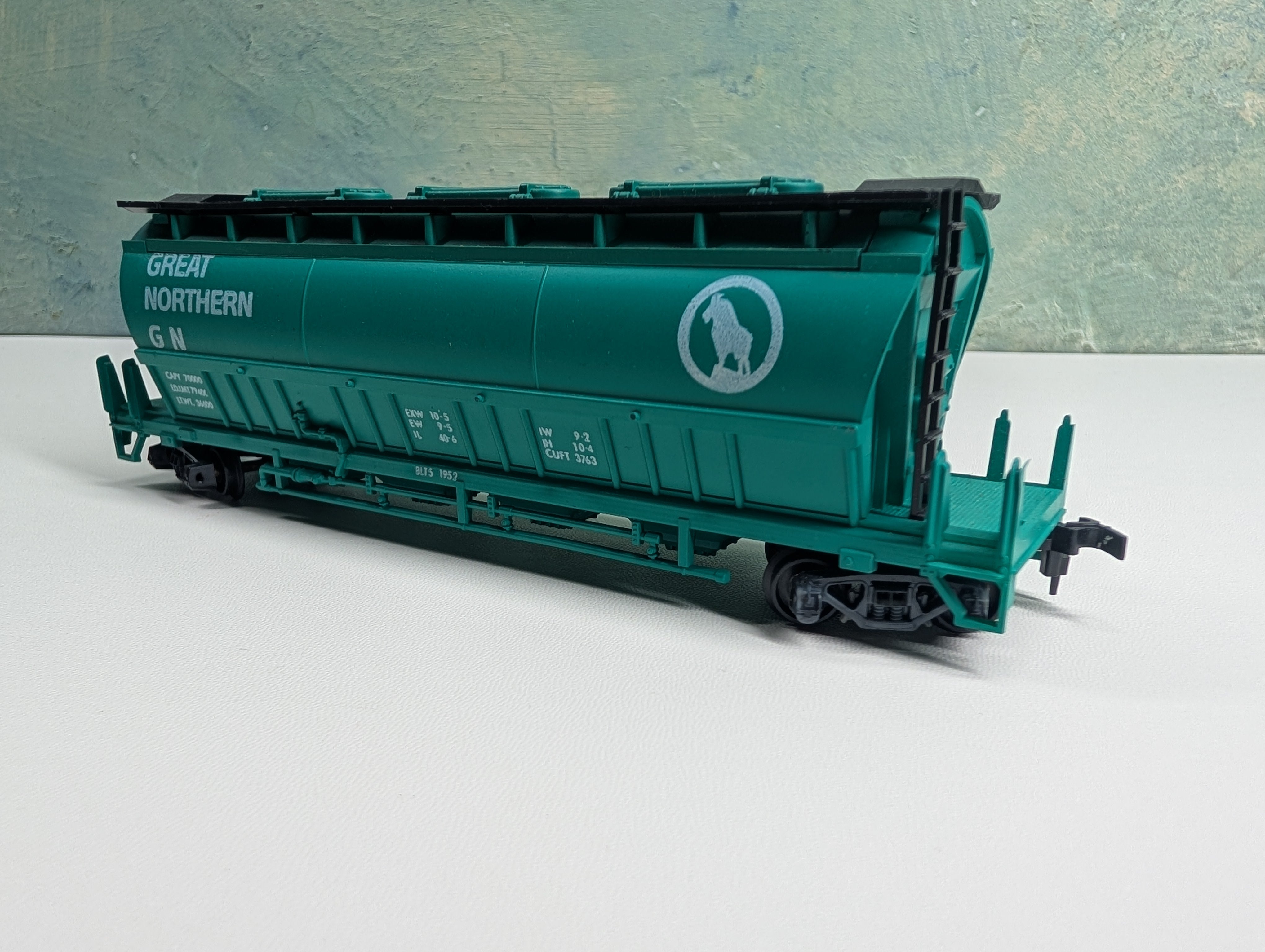 USED Roco HO Scale Center Flow Hopper Great Northern