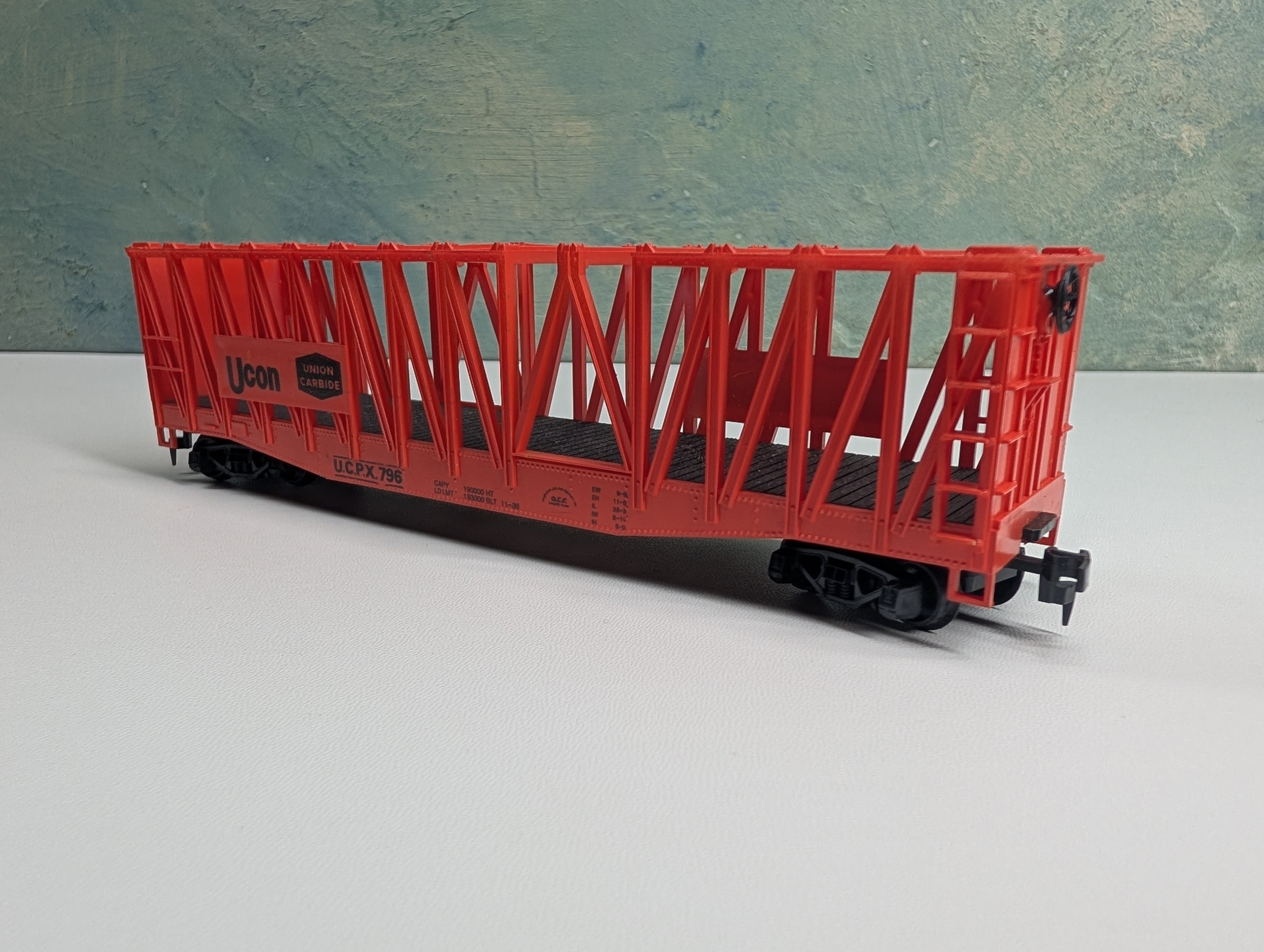 USED Roco HO Scale Container Carrier Car Union Carbide UCPX #796