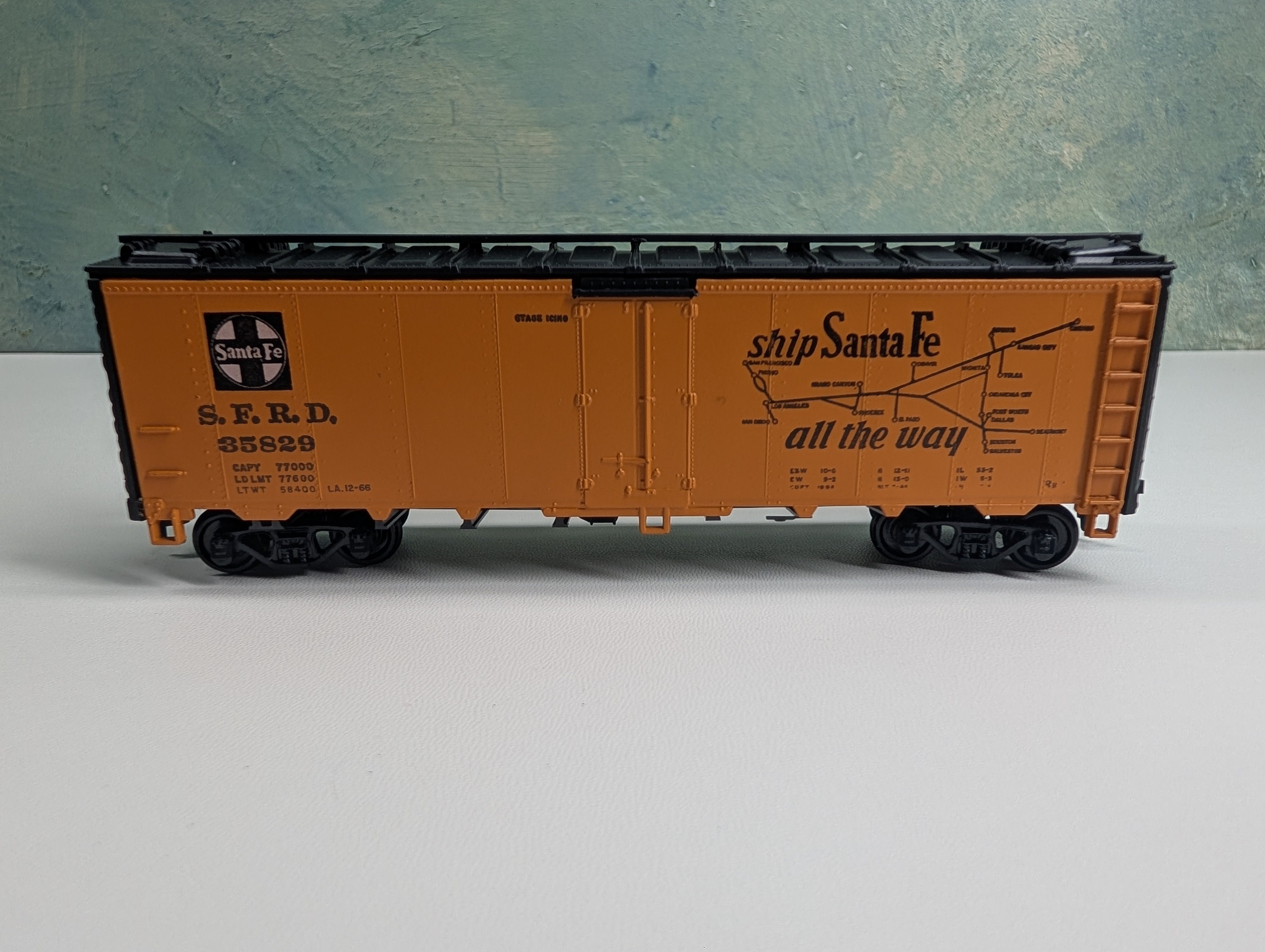 USED Athearn HO Scale 40' Reefer Santa Fe SFRD #35829