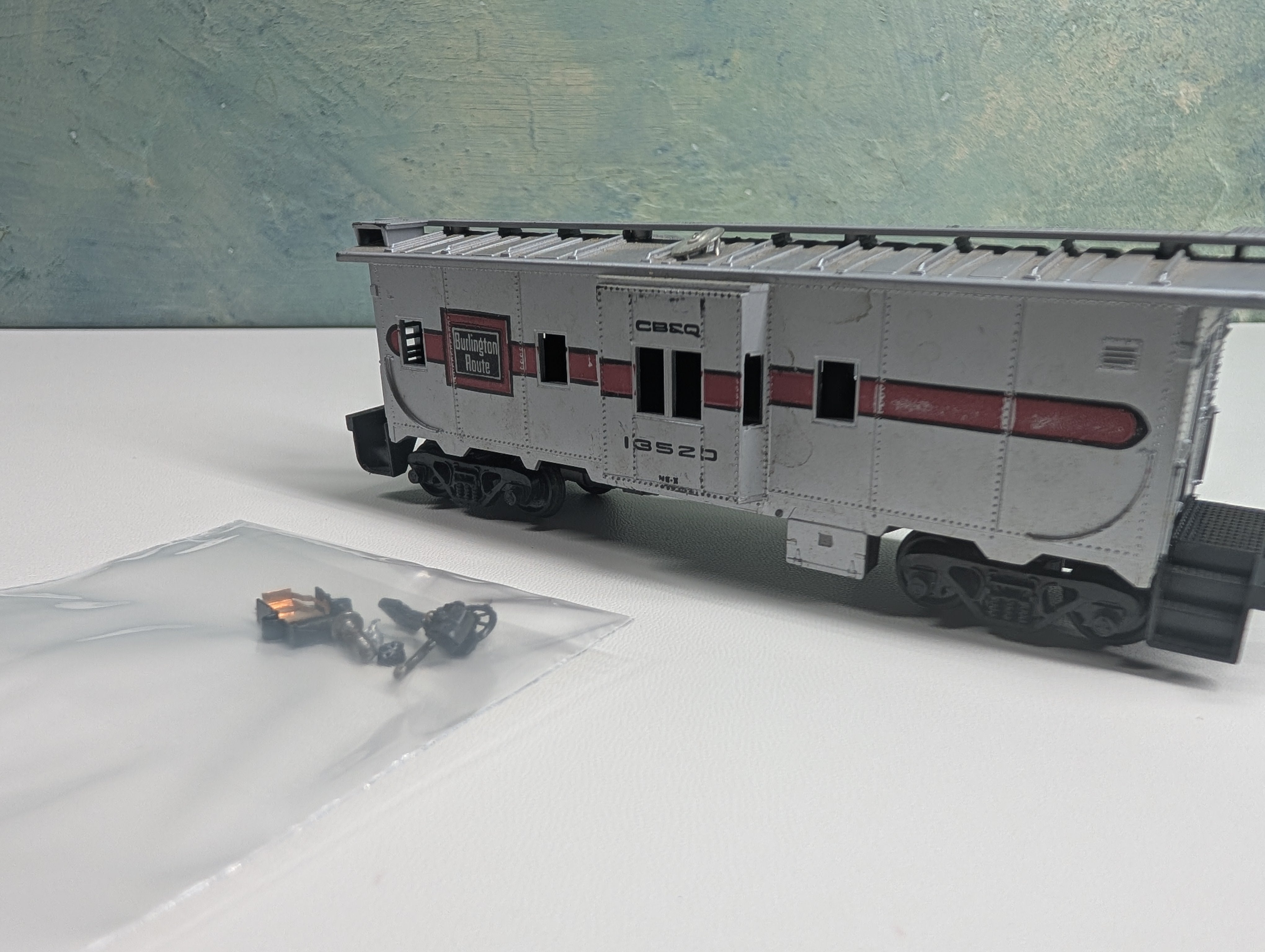USED Athearn HO Scale Bay Window Caboose Burlington CB&Q #13520