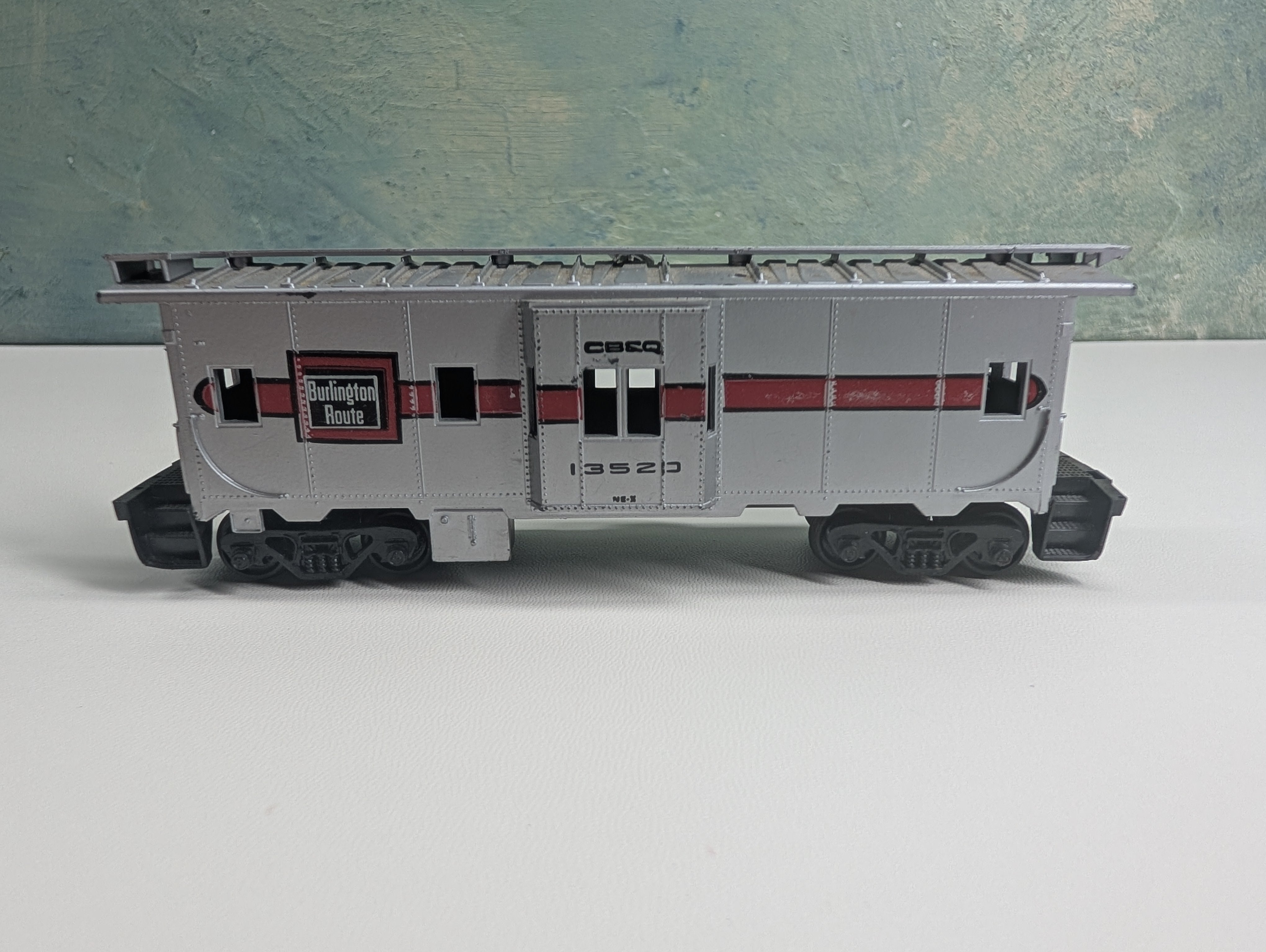 USED Athearn HO Scale Bay Window Caboose Burlington CB&Q #13520