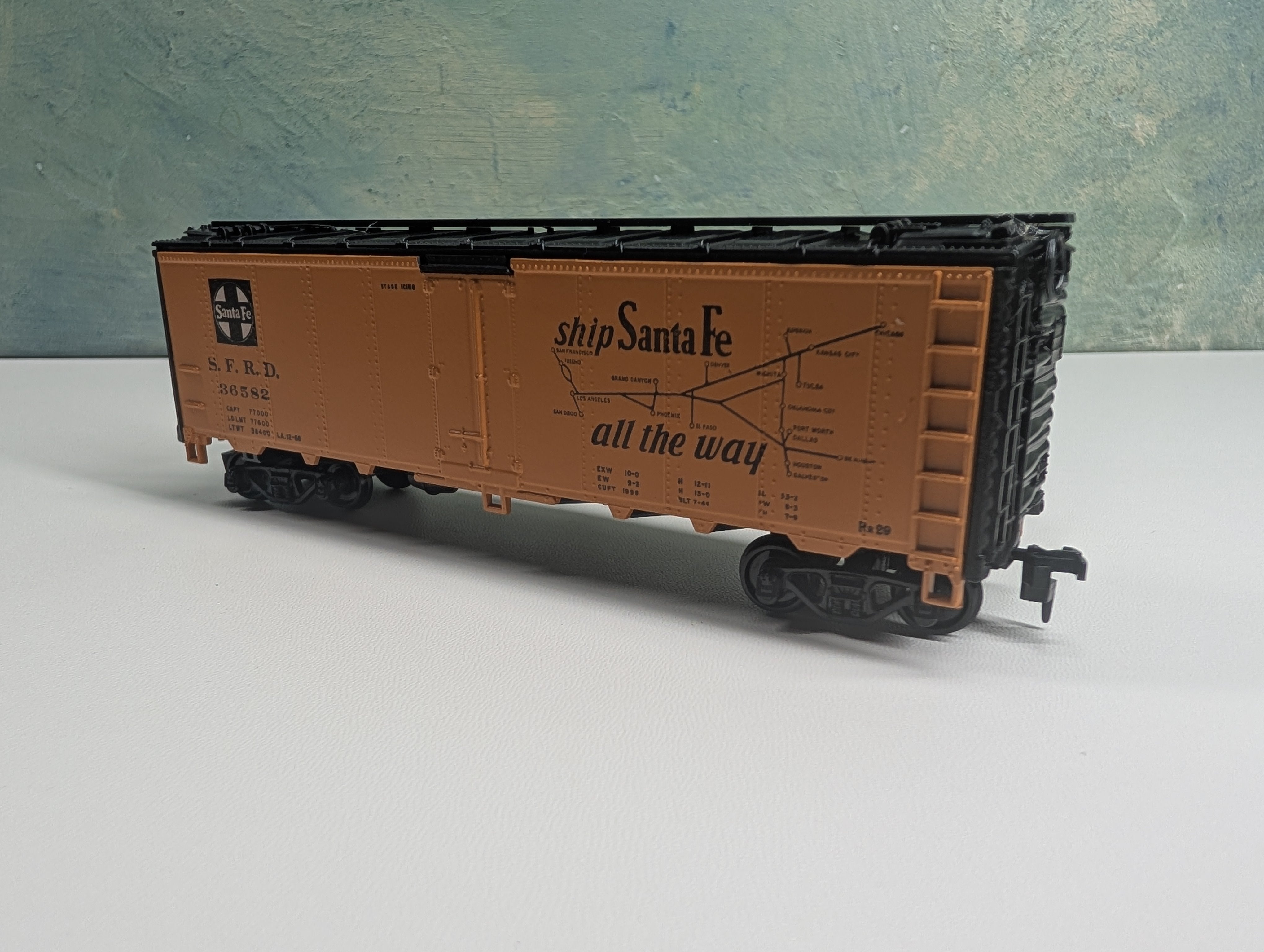 USED Athearn HO Scale 40' Reefer Santa Fe SFRD #36582