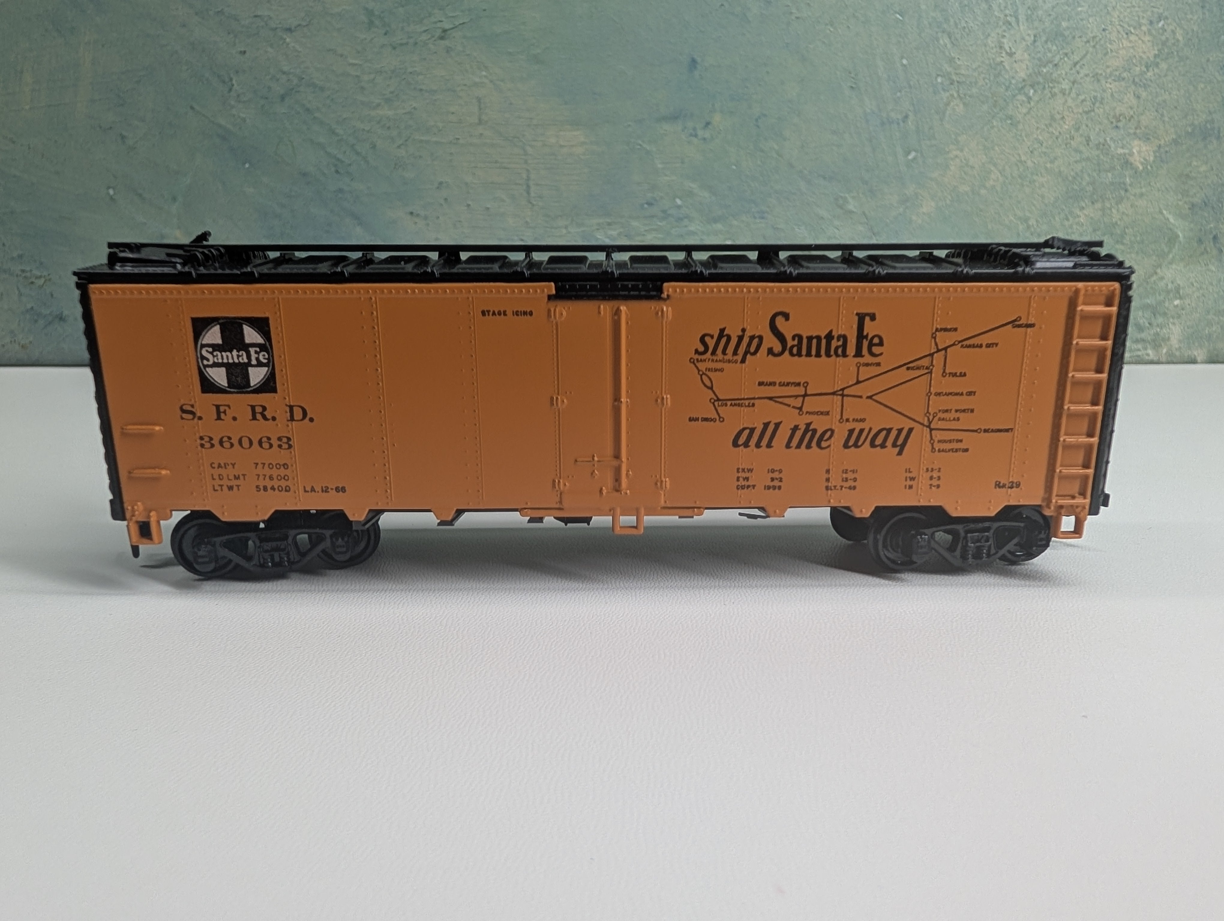 USED Athearn HO Scale 40' Reefer Santa Fe SFRD #36063