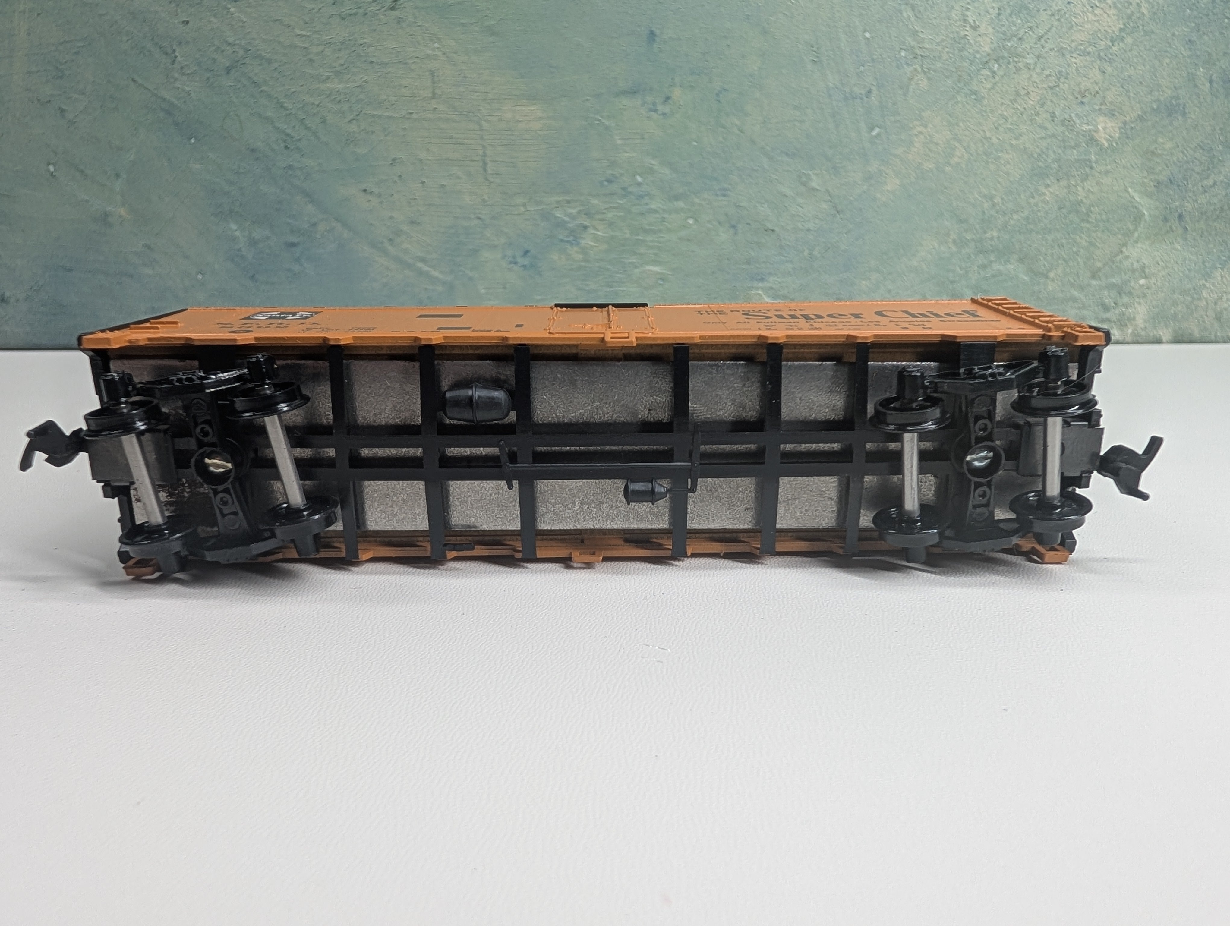 USED Athearn HO Scale 40' Reefer Santa Fe SFRD #8392