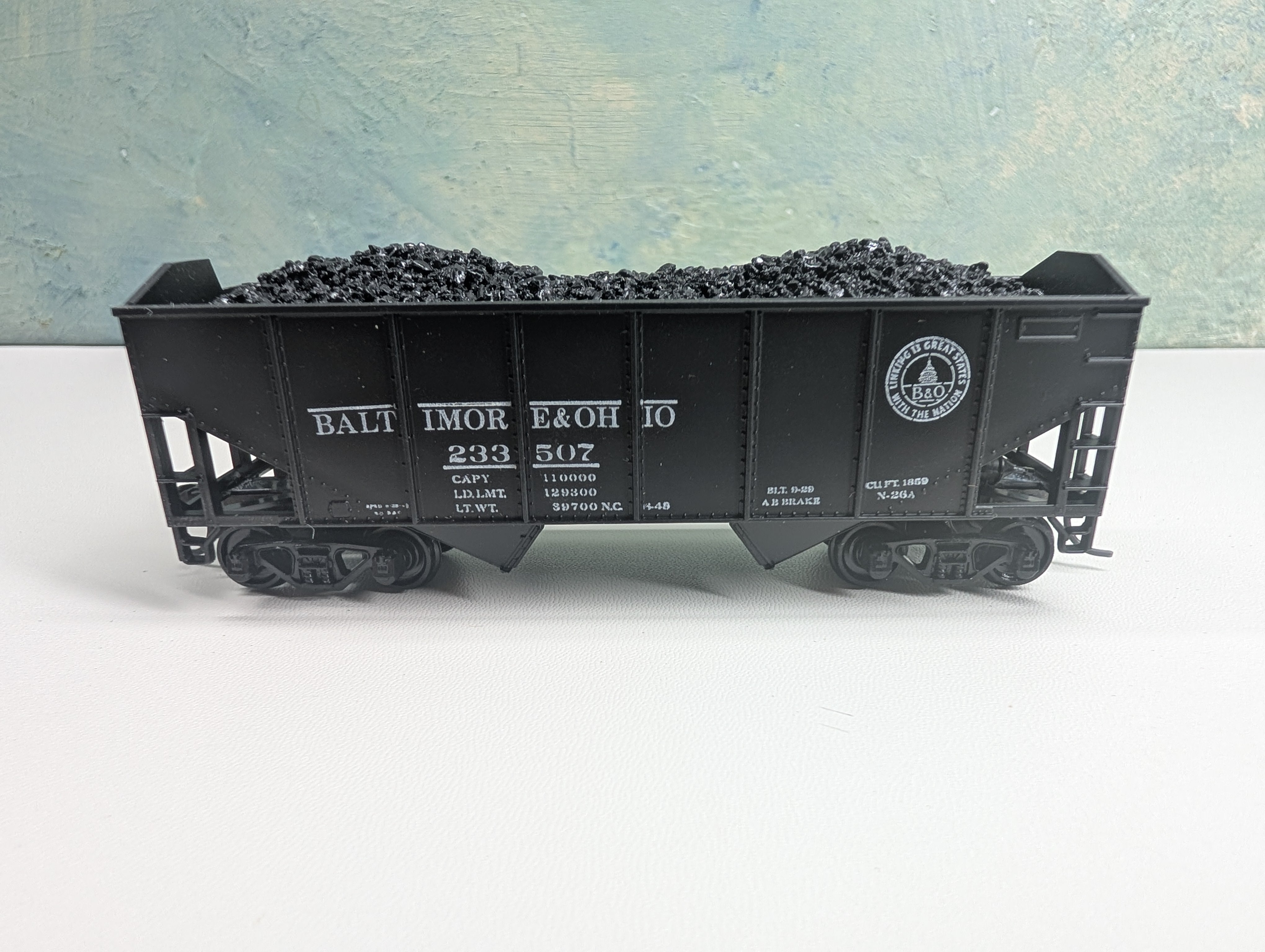 USED Athearn HO Scale 34' Open Hopper w/ Coal Load Baltimore and Ohio B&O #233507