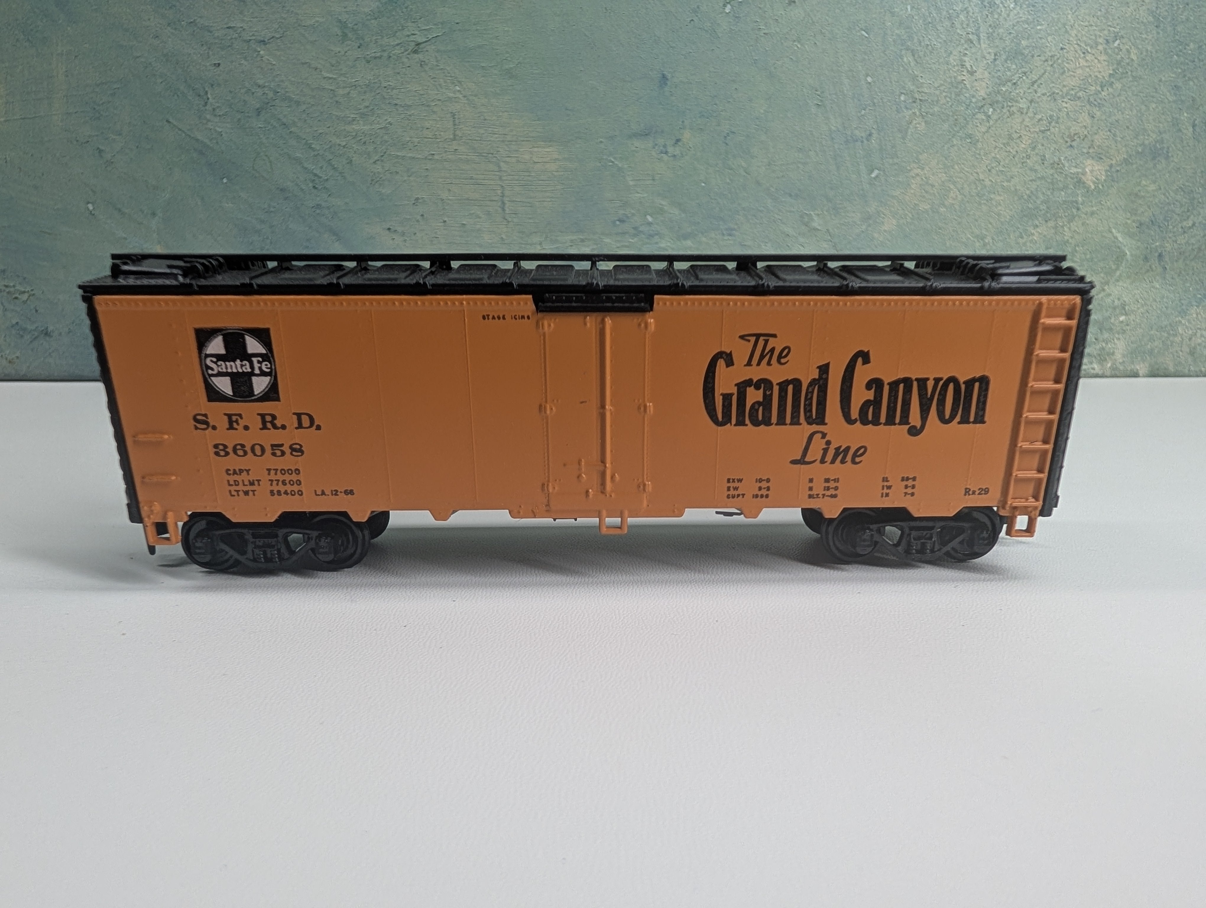 USED Athearn HO Scale 40' Reefer Santa Fe SFRD #36058