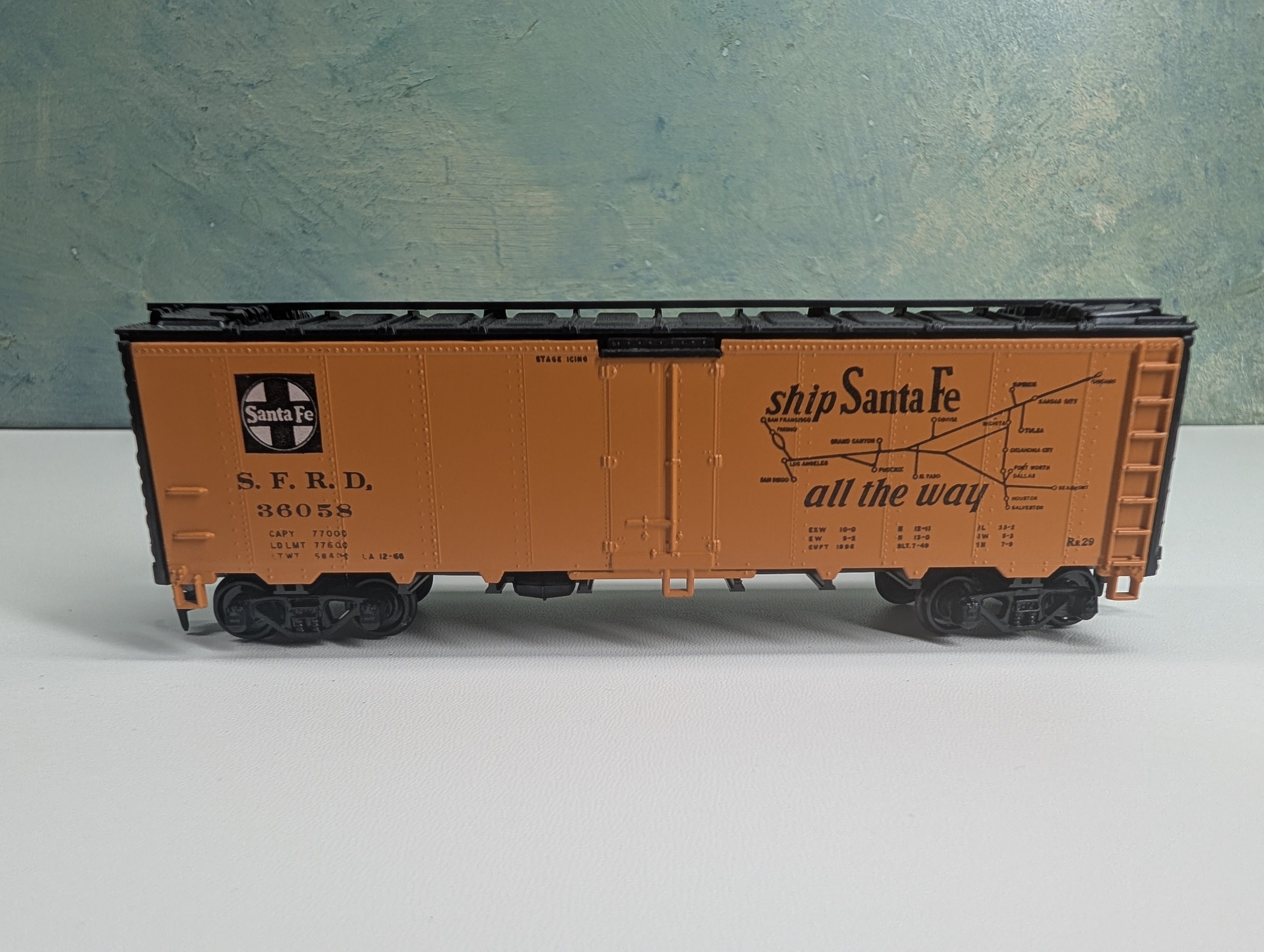 USED Athearn HO Scale 40' Reefer Santa Fe SFRD #36058