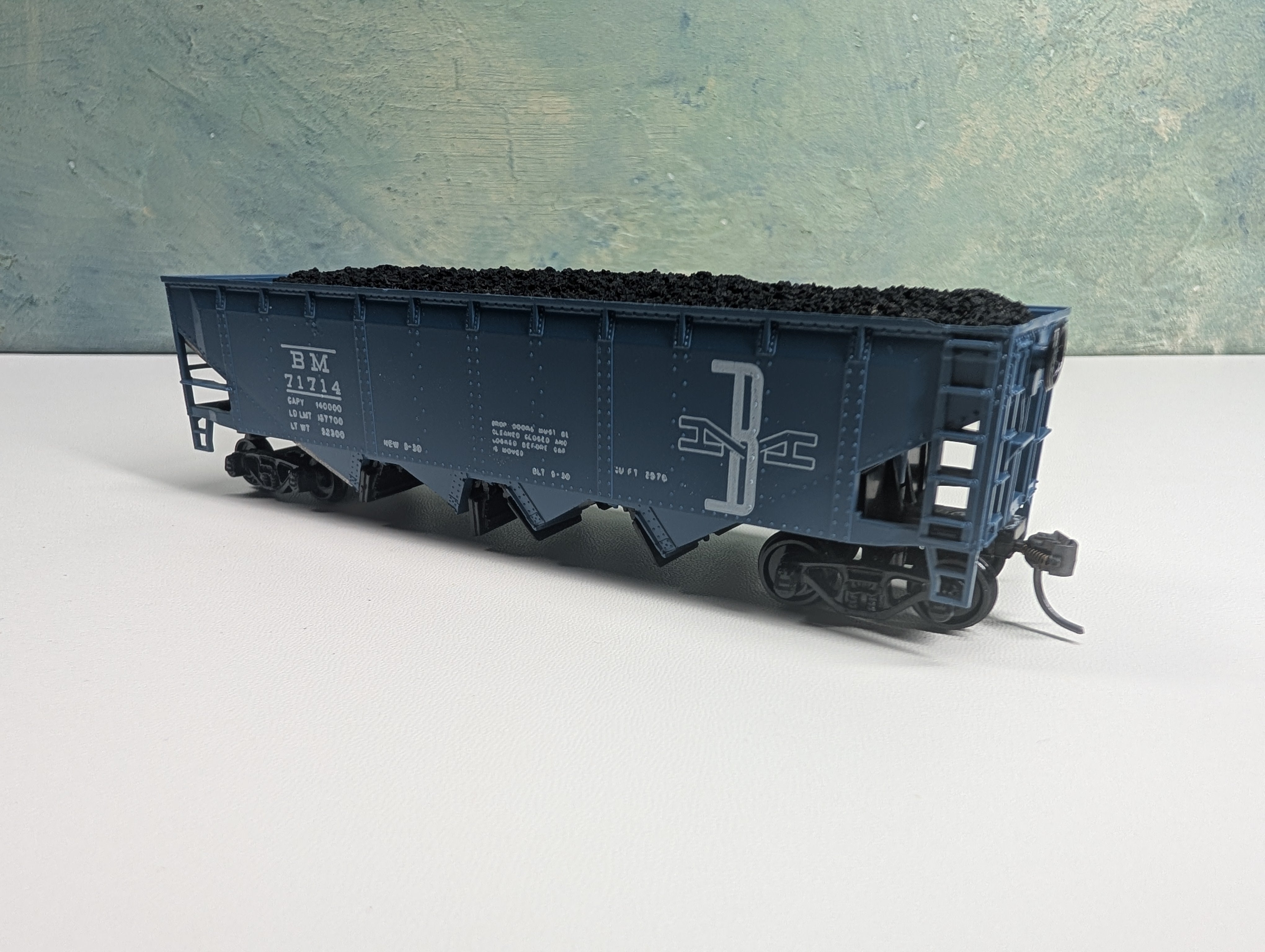 USED Athearn HO Scale Quad Hopper w/ Coal Load Boston and Maine BM #71714