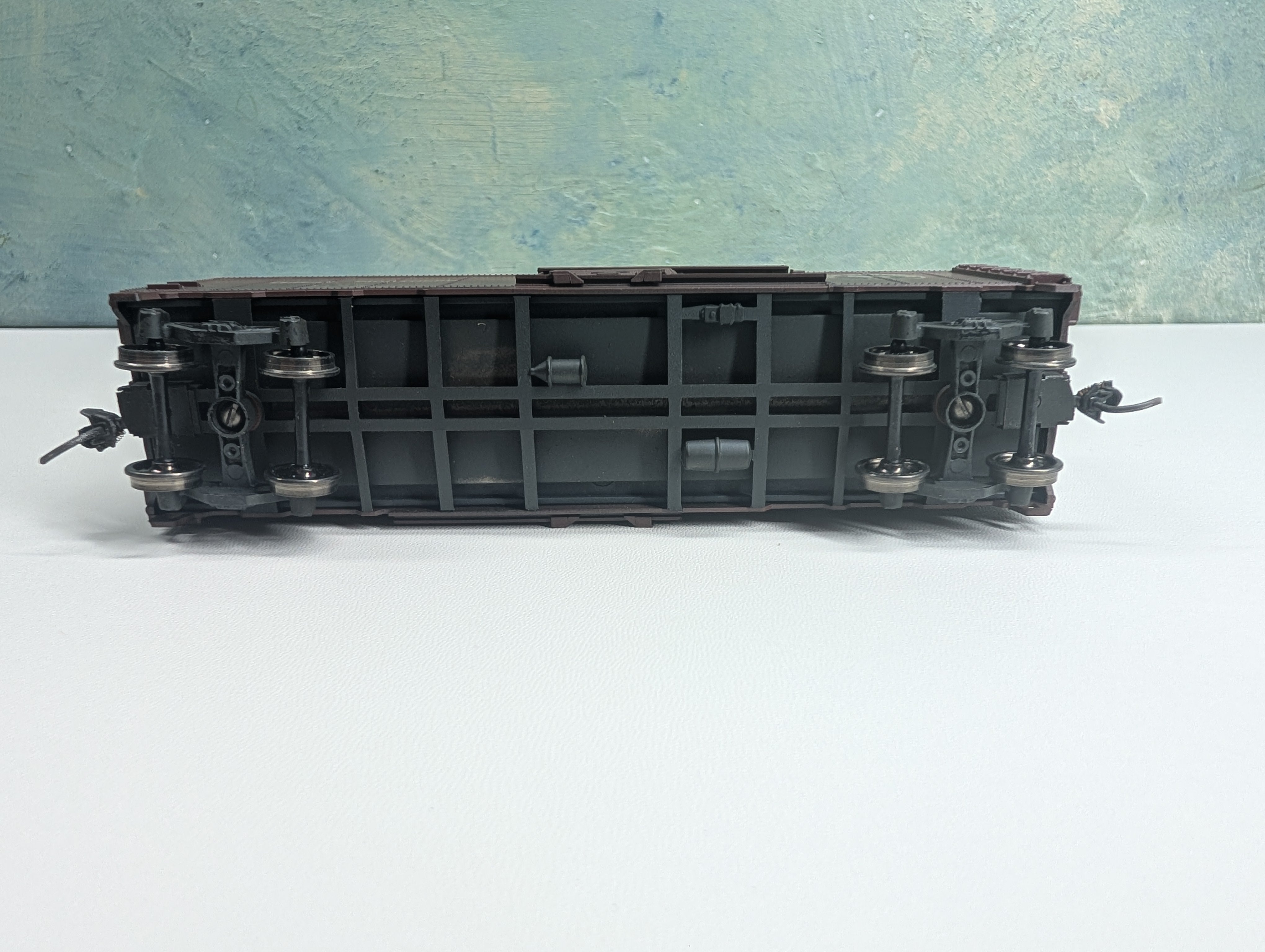 USED Athearn HO Scale Beautifully Weathered 40' Box Car Great Northern GN #11582 Metal Wheels