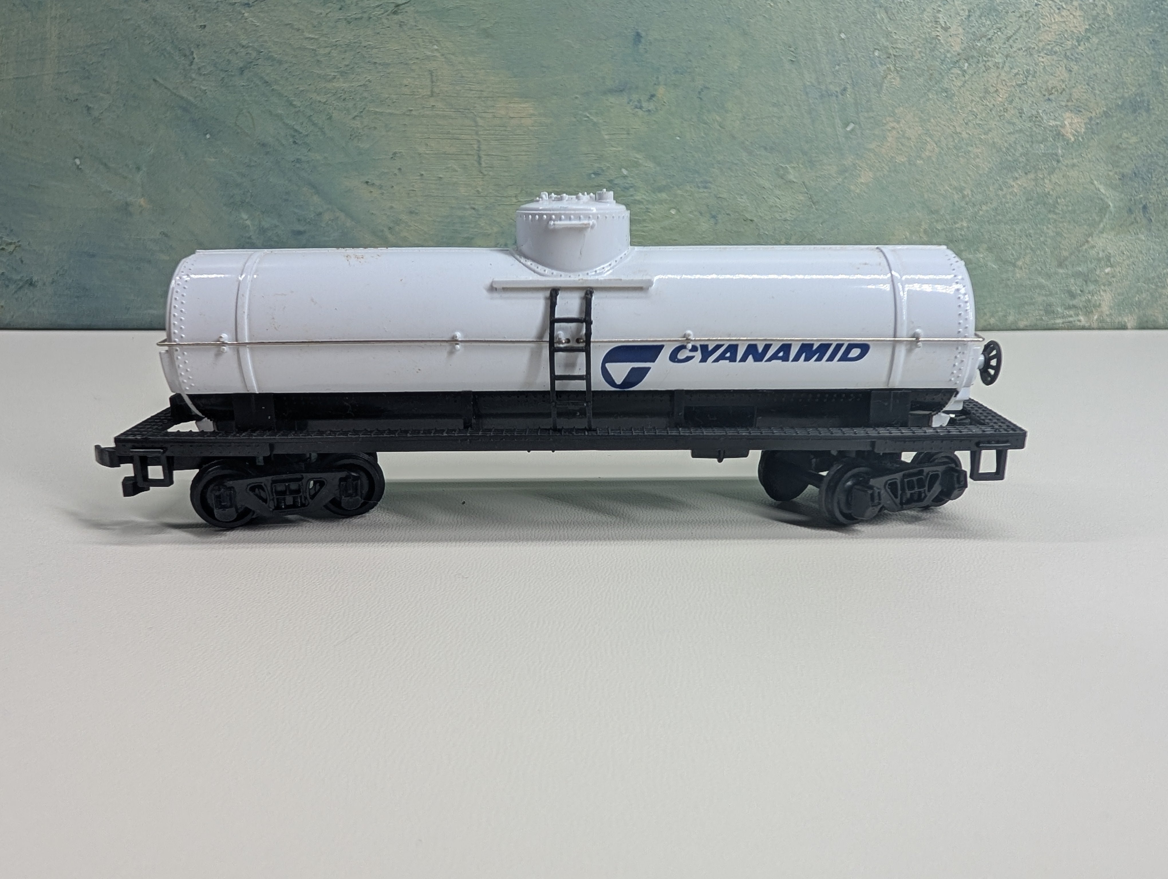 USED Bachmann HO Scale Single Dome Tank Car Cyanamid