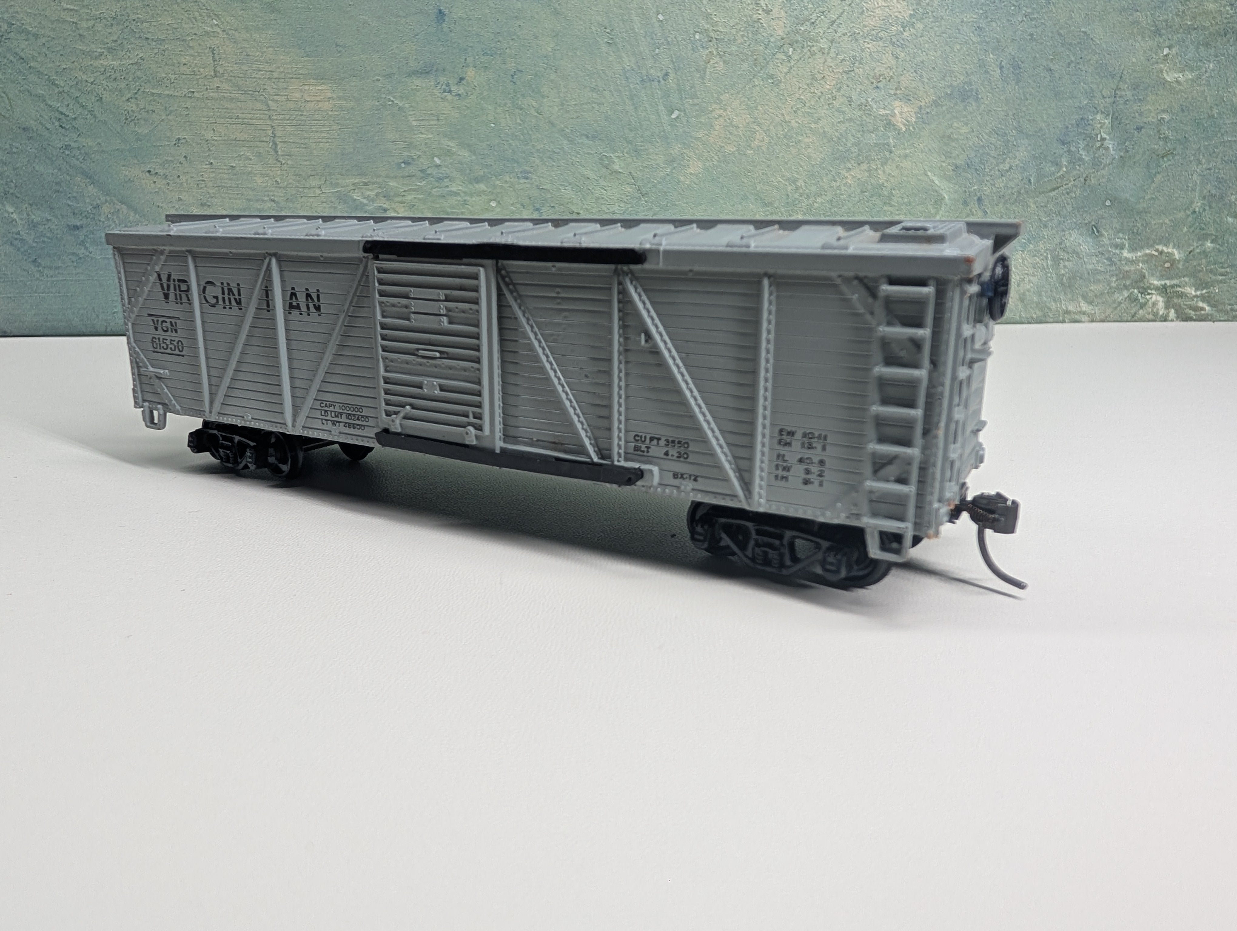 USED HO Scale Wooden Box Car Virginian VGN #61550 Kadee Couplers