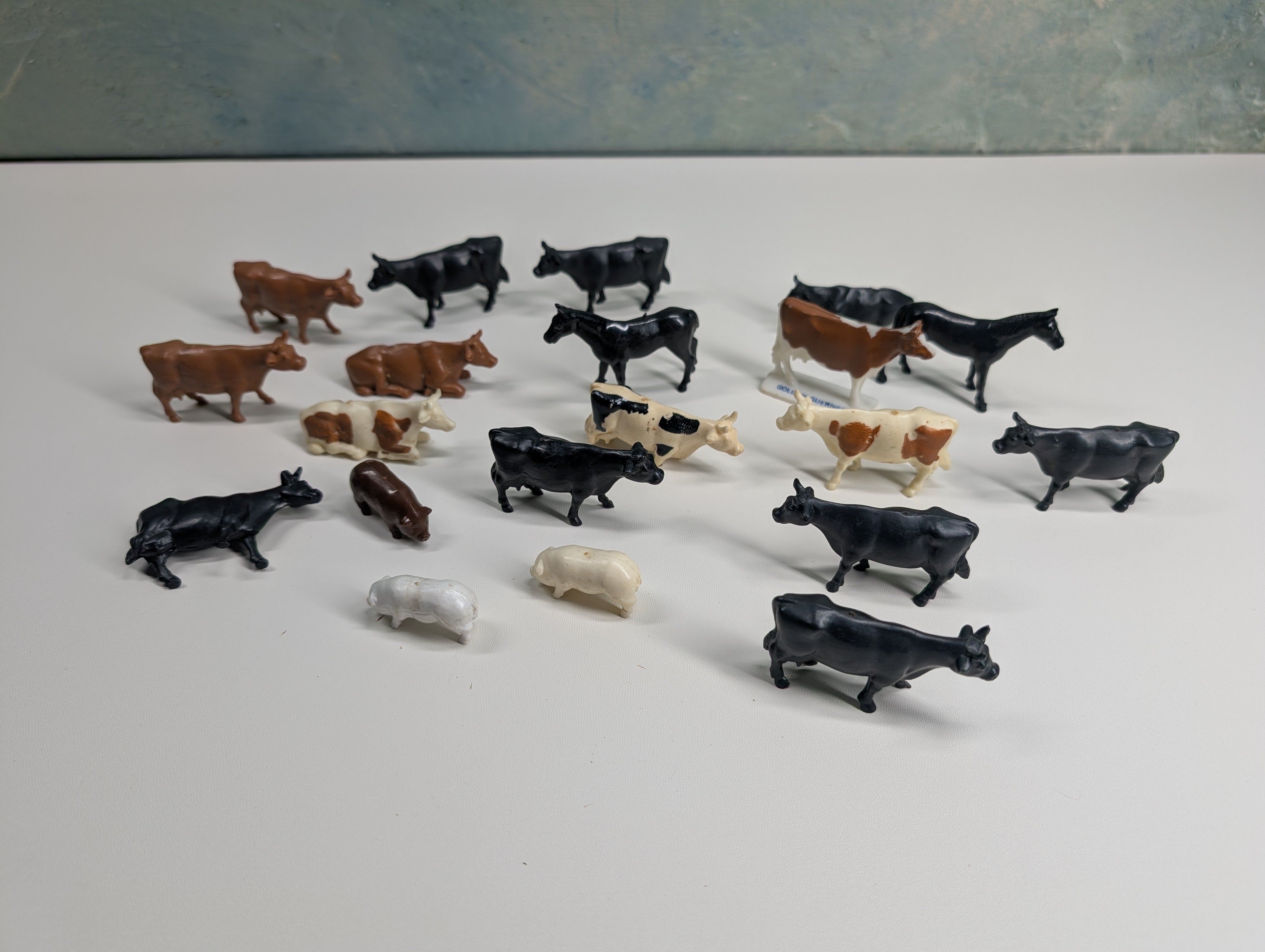 USED O Lot of Farm Animals, Cows, Pig