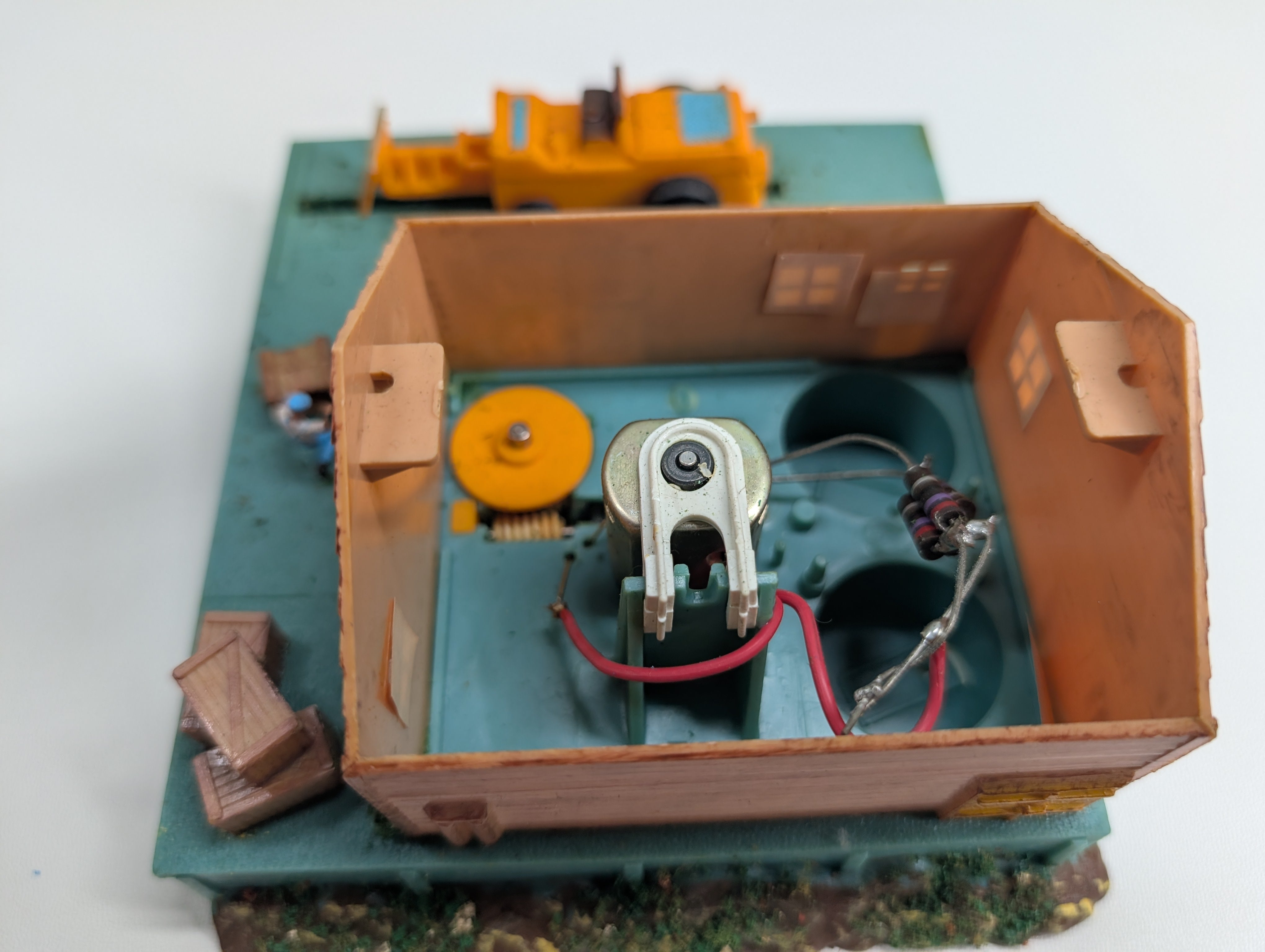 USED Tyco 931 HO Scale Freight Unloading Depot