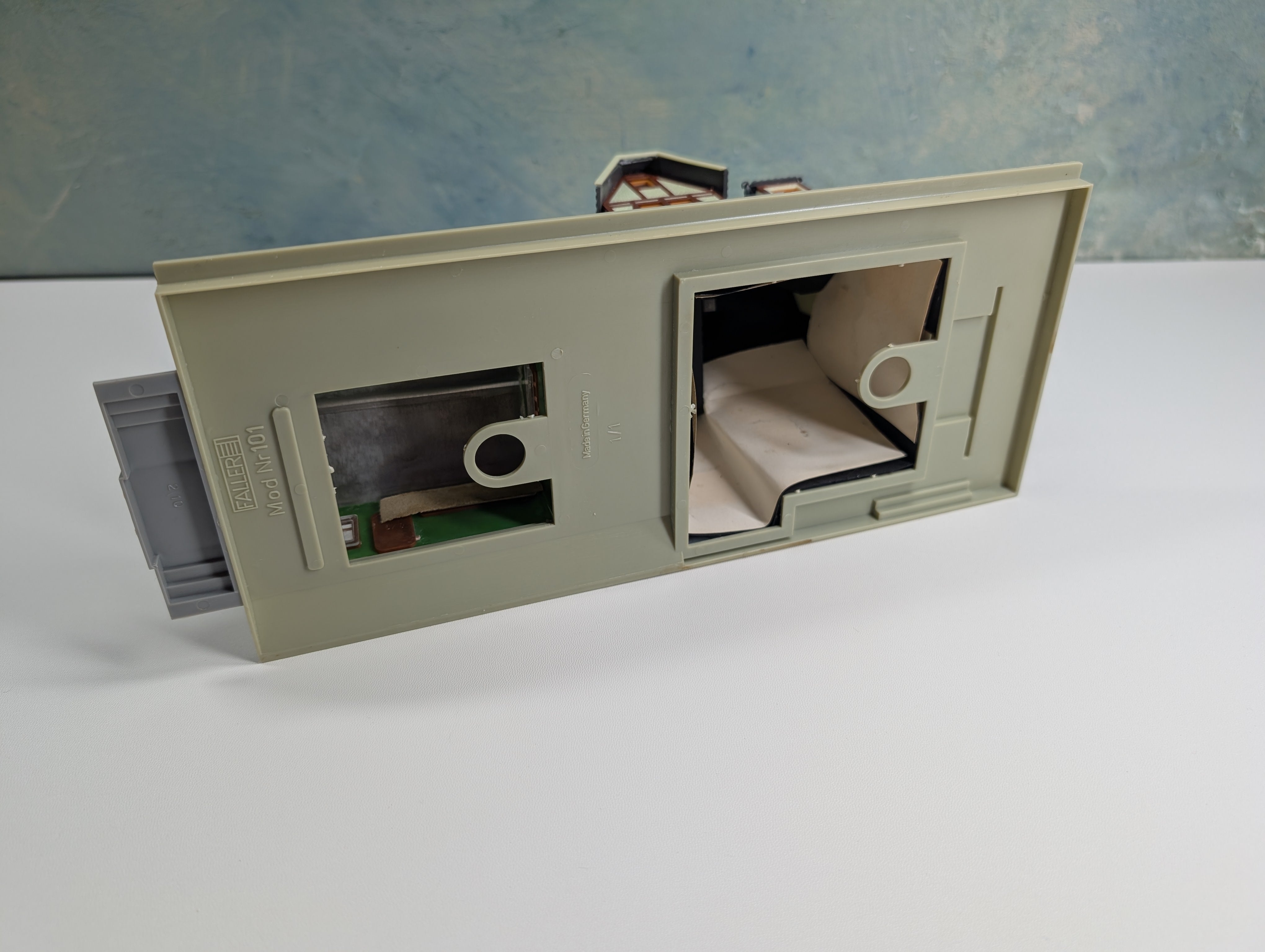 USED Faller 101 HO Scale Burgdorf Train Station