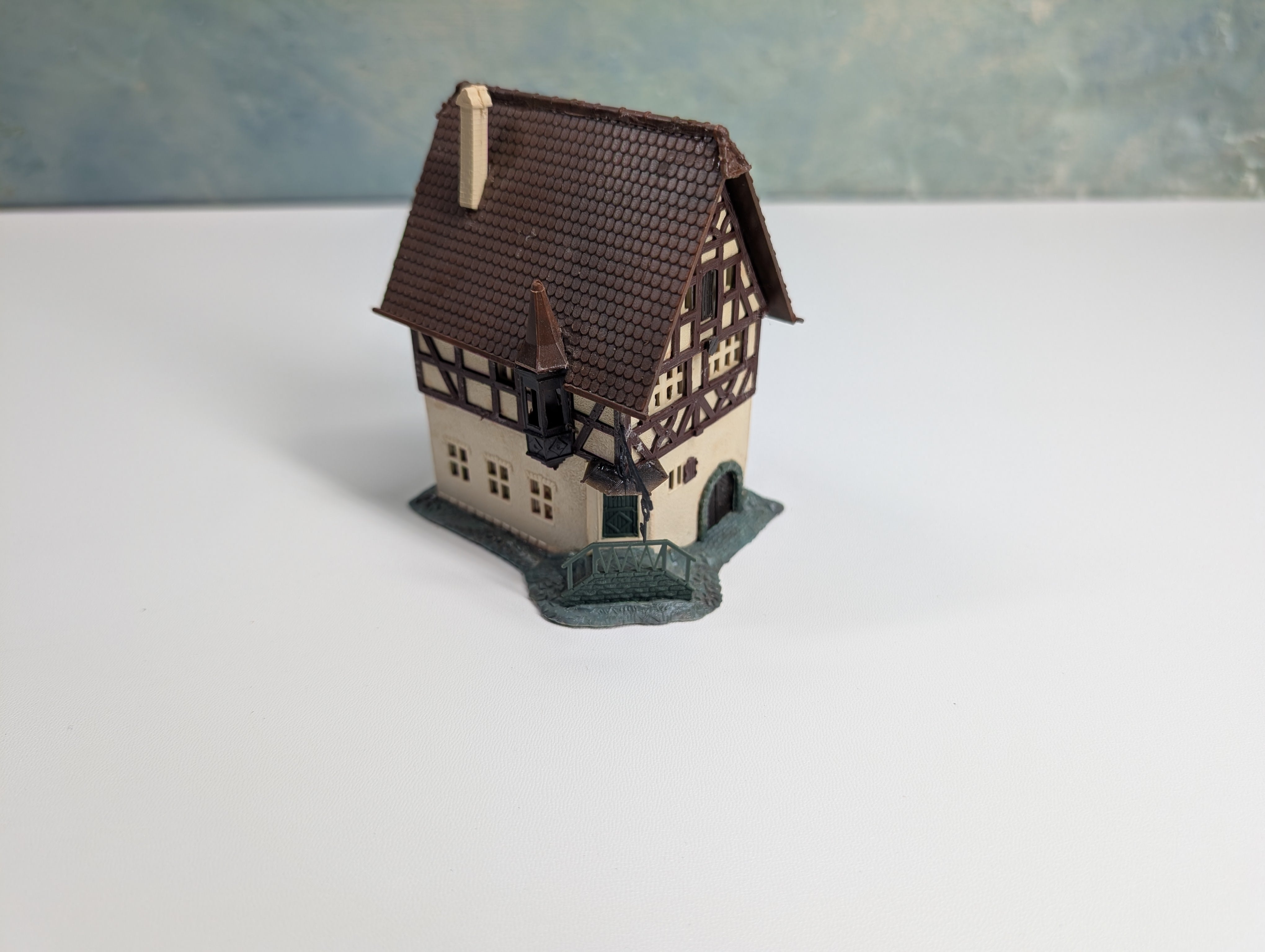 USED WIAD 1034 HO Scale Cottage Hotel, Corner Building