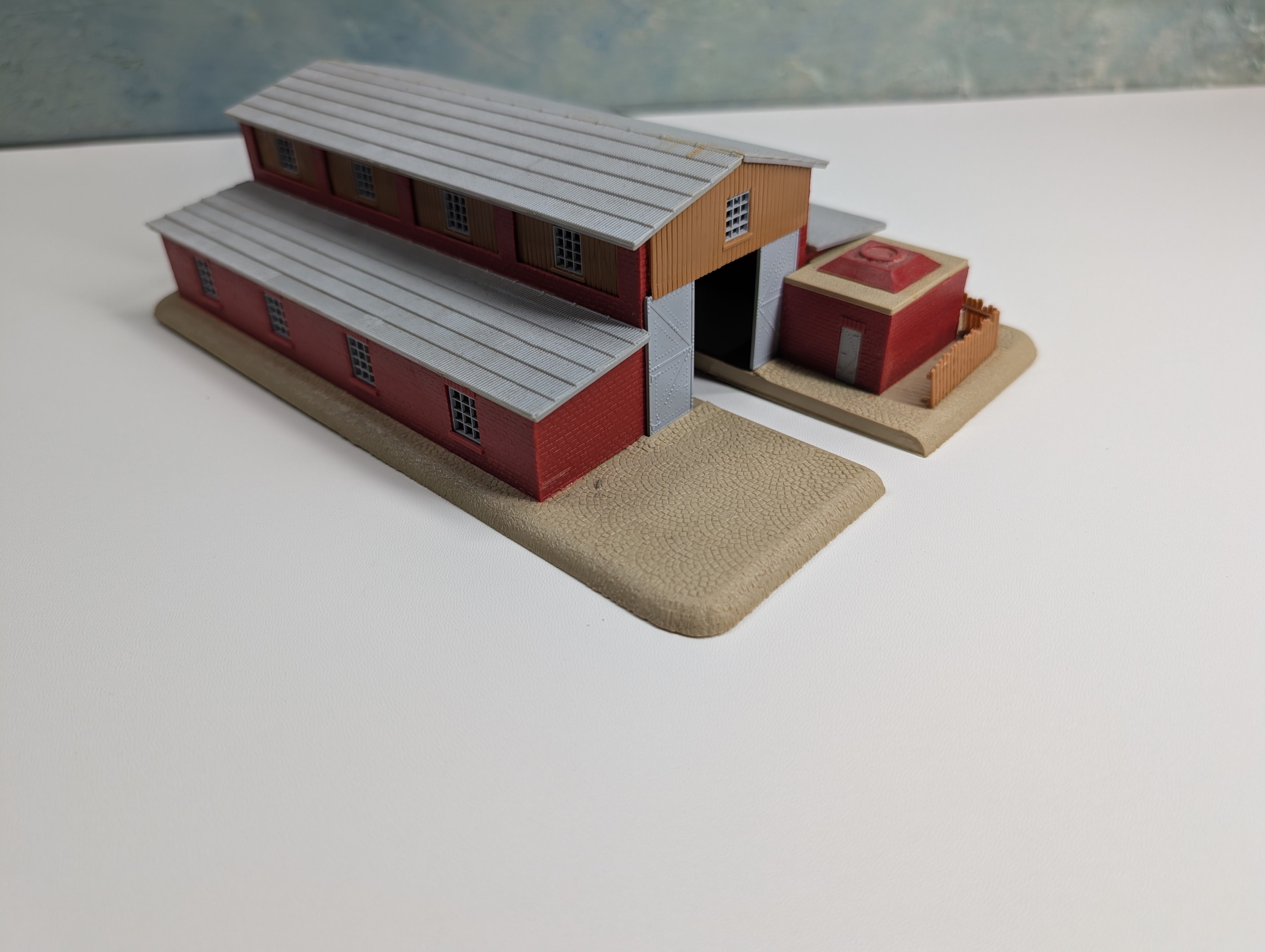 USED Pola N Scale Single Stall Locomotive Workshop