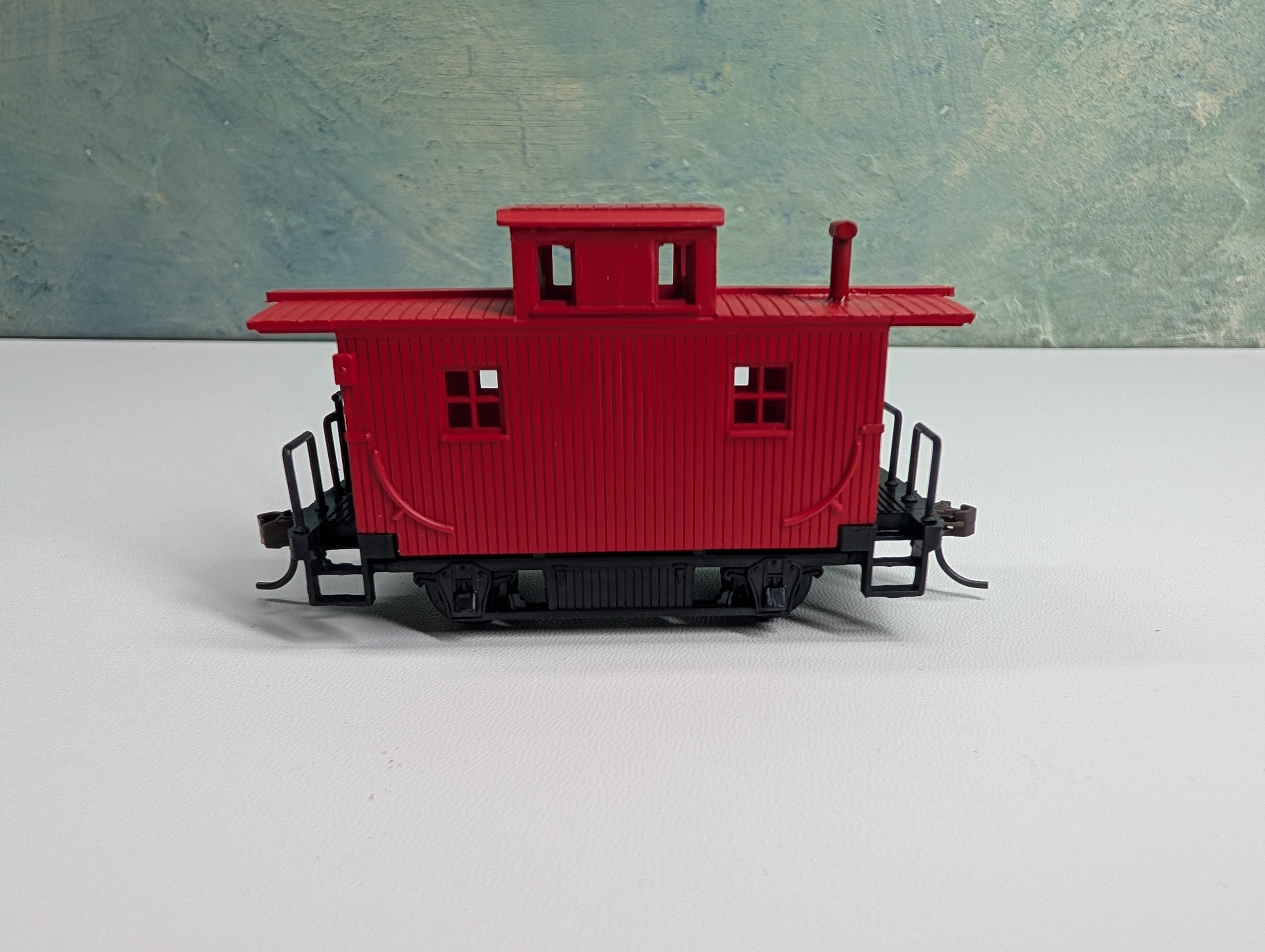 USED Bachmann HO Scale Old Time Bobber Caboose Unlettered Red