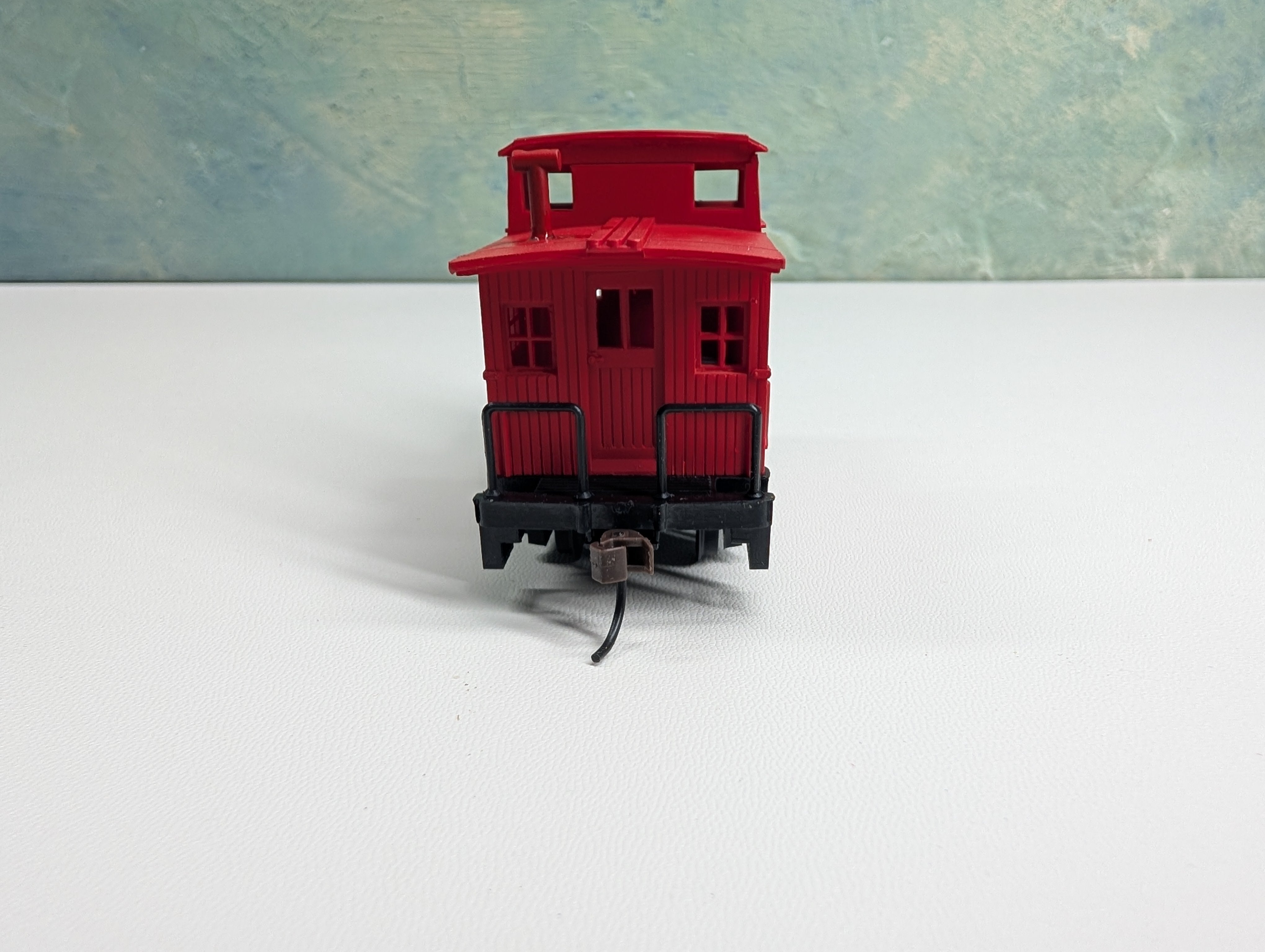 USED Bachmann HO Scale Old Time Bobber Caboose Unlettered Red