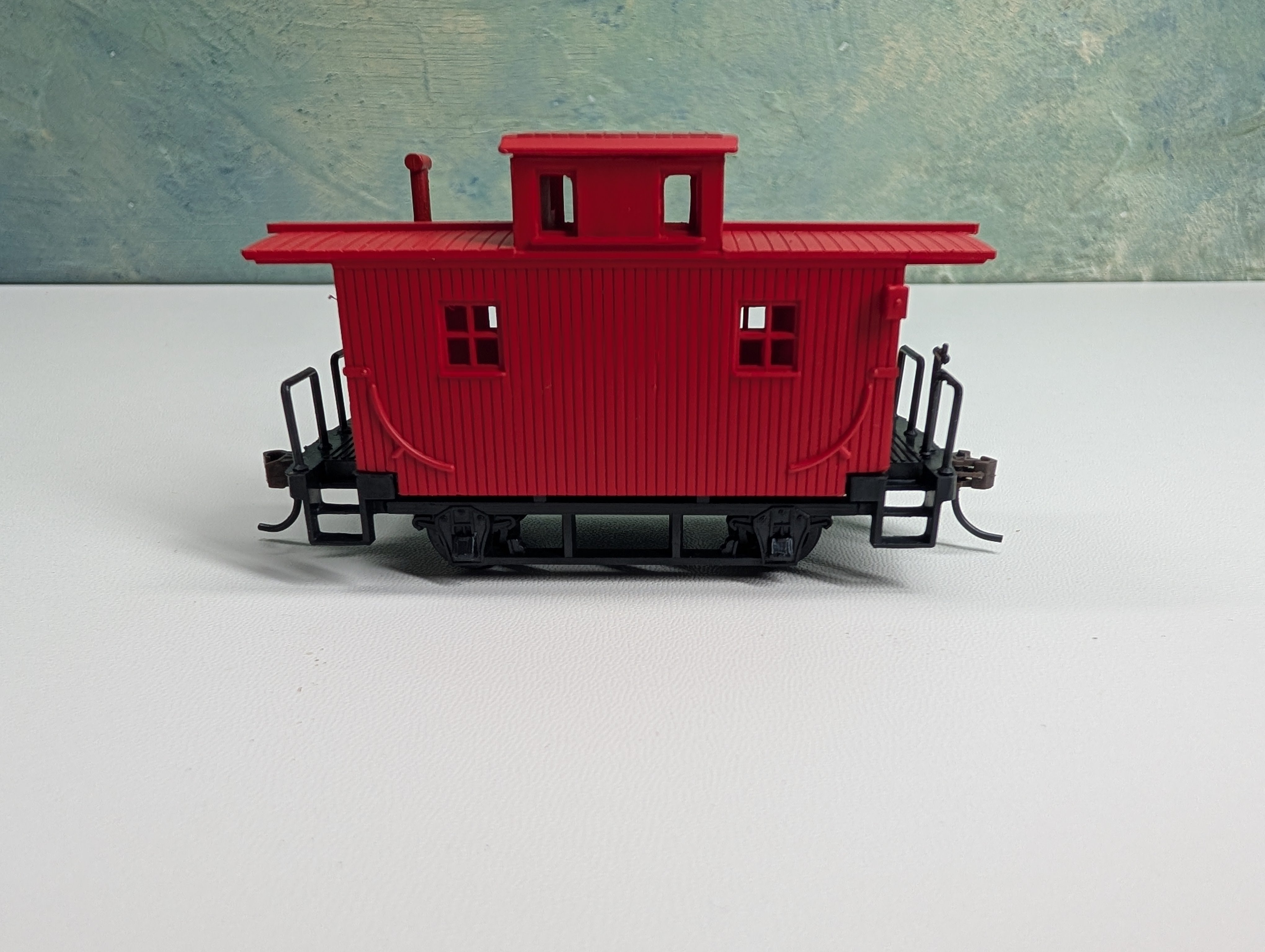 USED Bachmann HO Scale Old Time Bobber Caboose Unlettered Red
