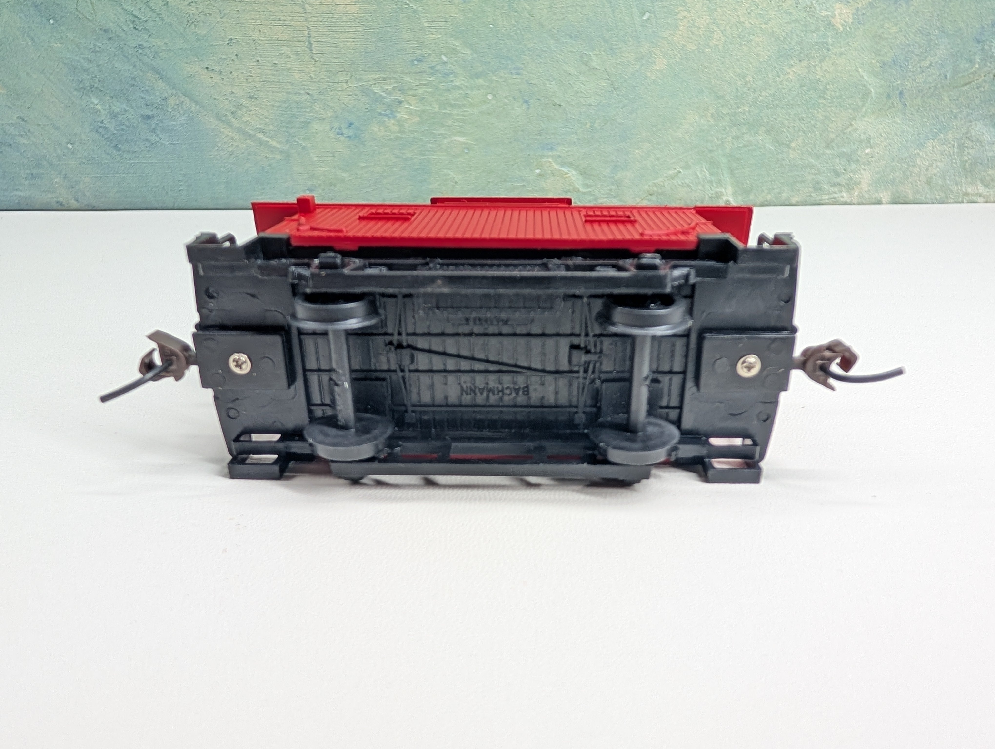 USED Bachmann HO Scale Old Time Bobber Caboose Unlettered Red