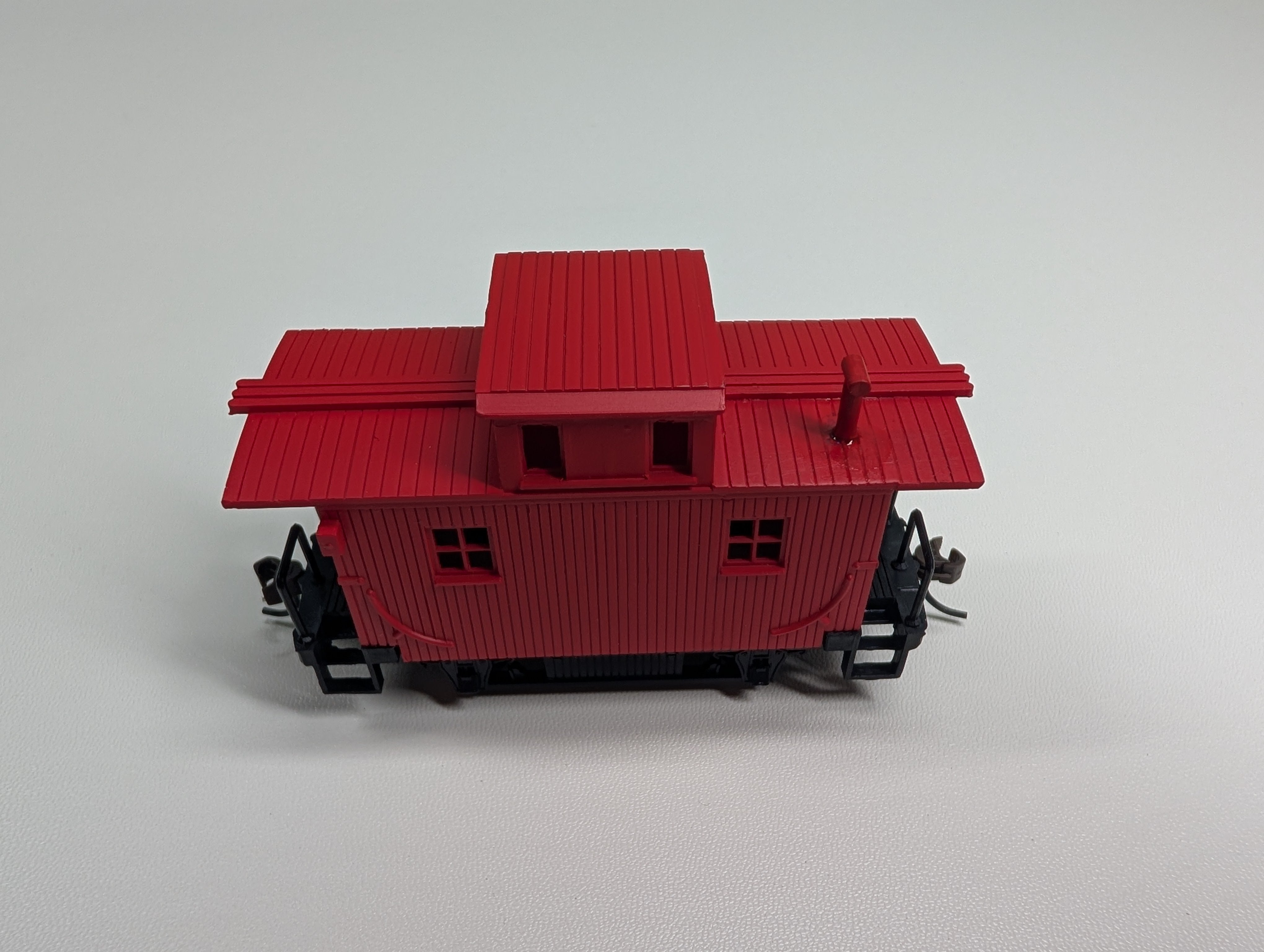 USED Bachmann HO Scale Old Time Bobber Caboose Unlettered Red