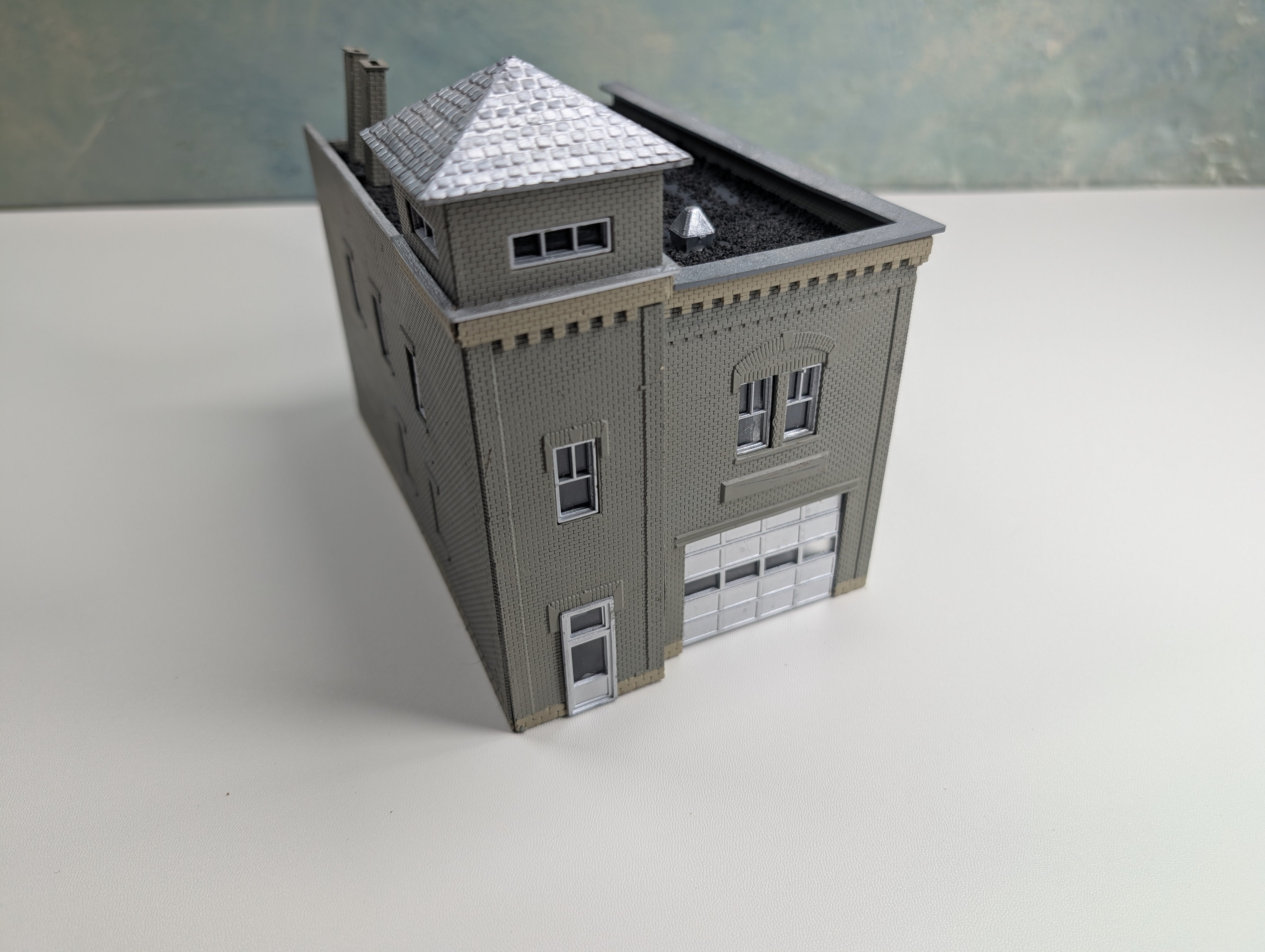USED HO Scale Brick Building with Garage Door