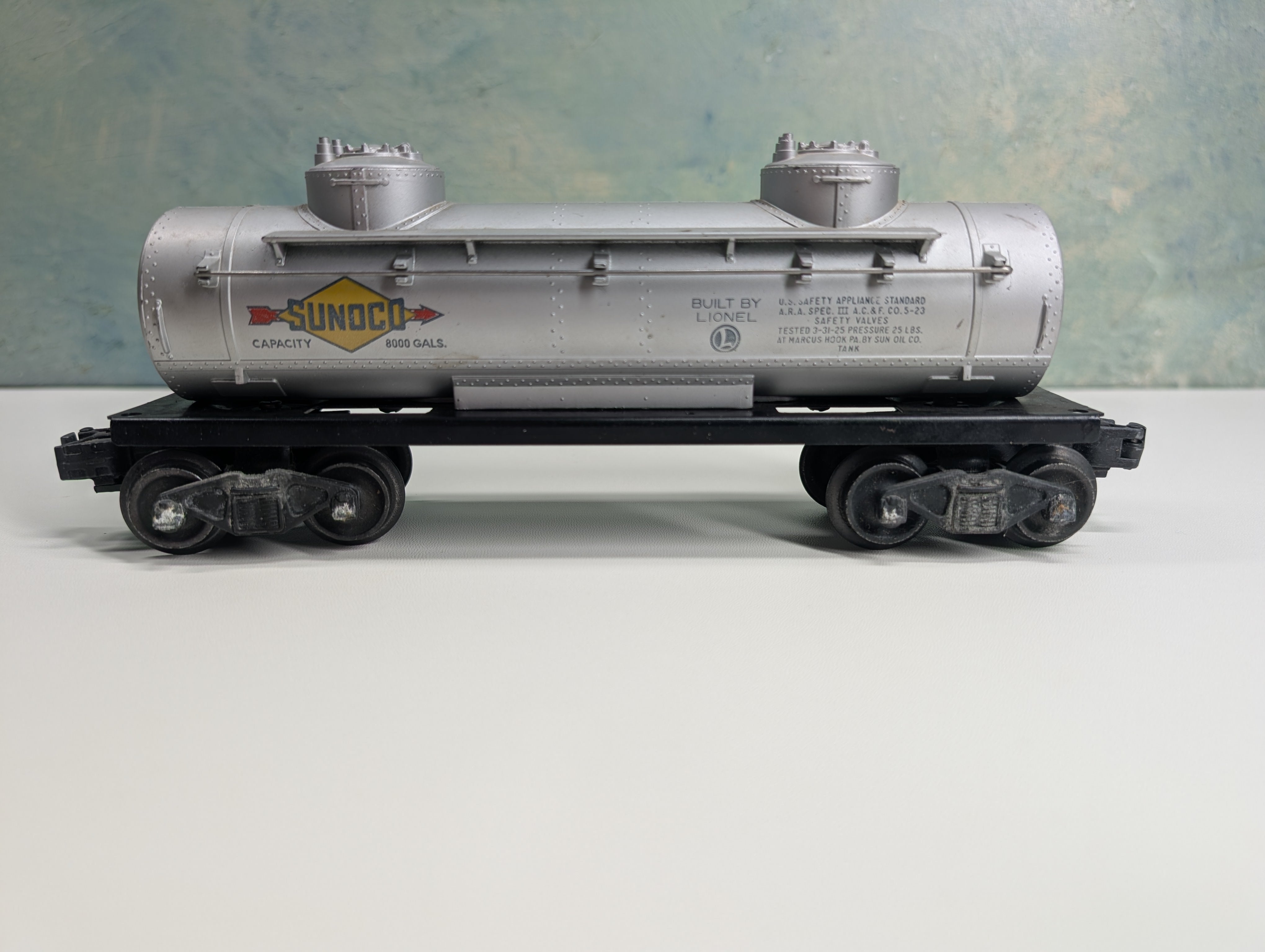 USED Lionel O 2 Dome Tank Car Sunoco