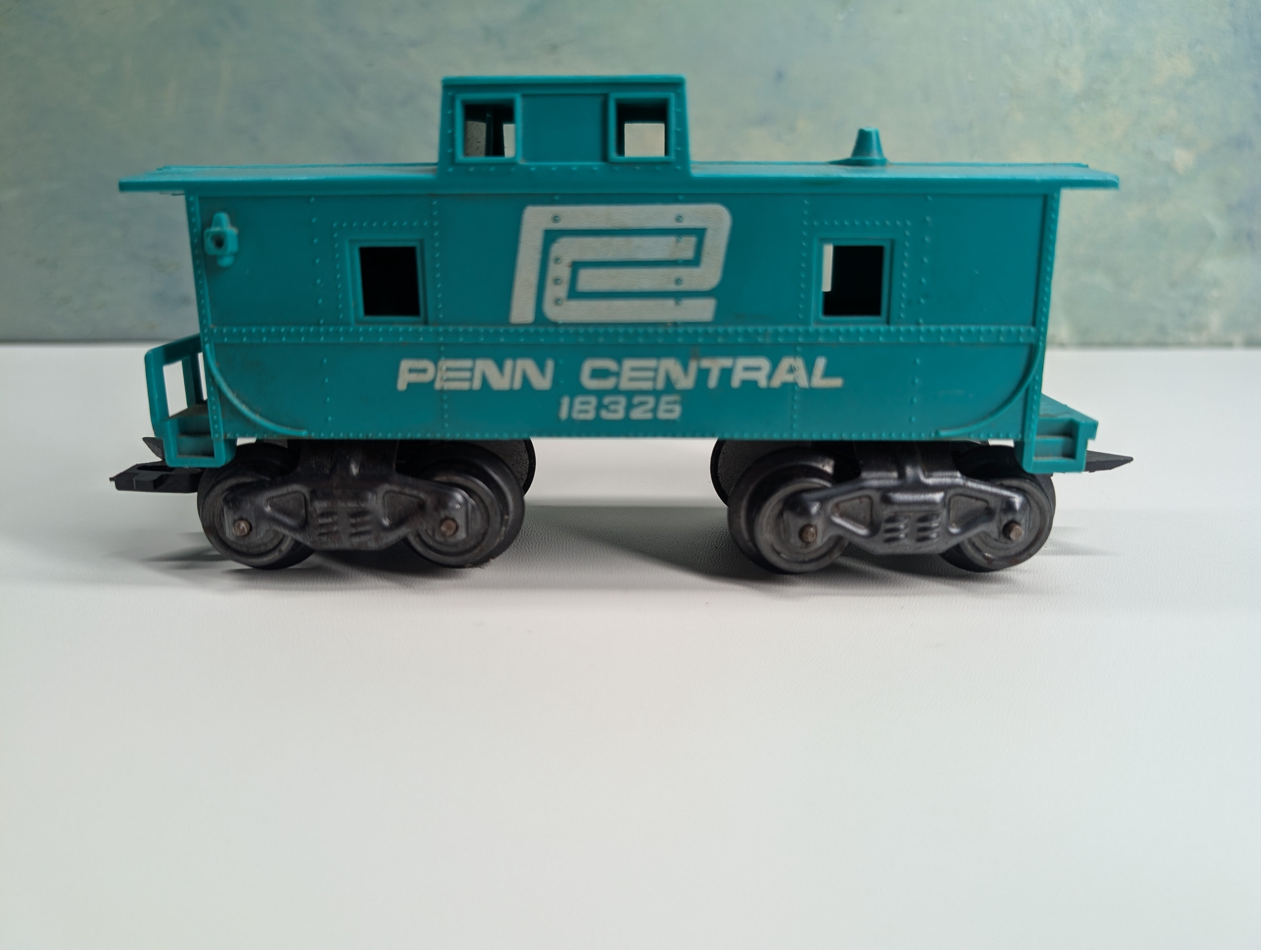 USED Marx O Caboose, Jade Green Penn Central PC #18326