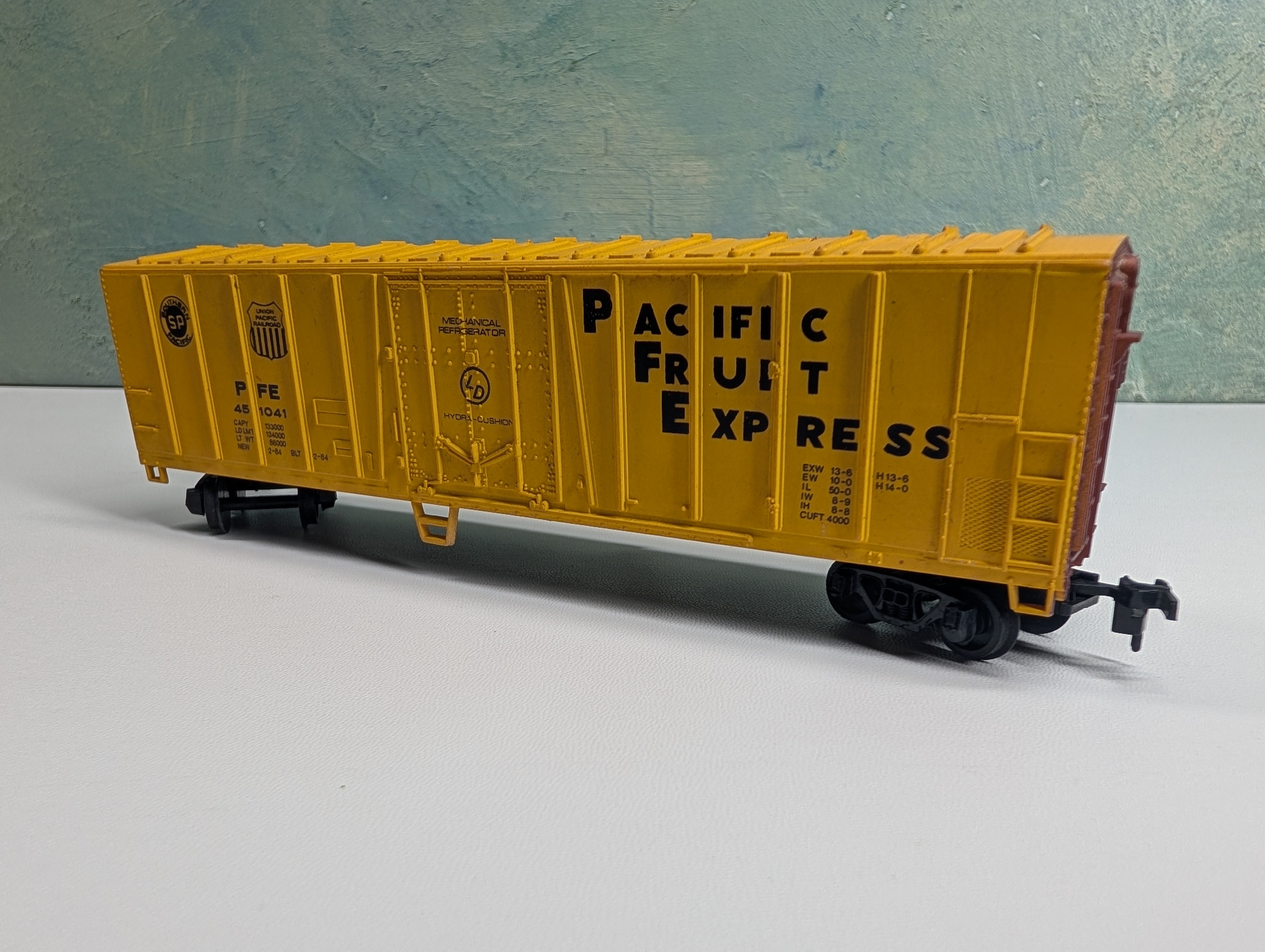 USED Bachmann HO Scale Mechanical Reefer Pacific Fruit Express PFE #451041