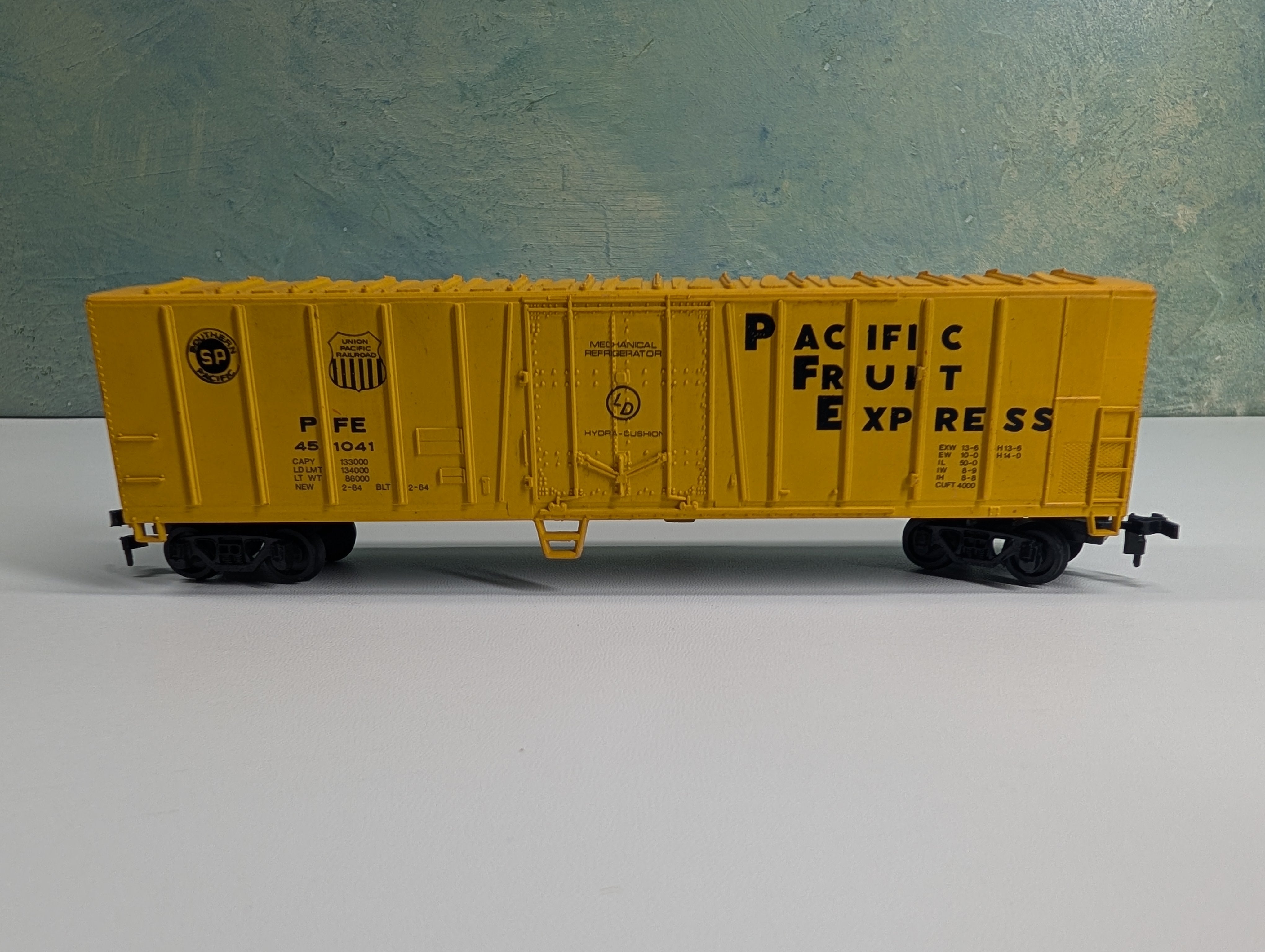 USED Bachmann HO Scale Mechanical Reefer Pacific Fruit Express PFE #451041