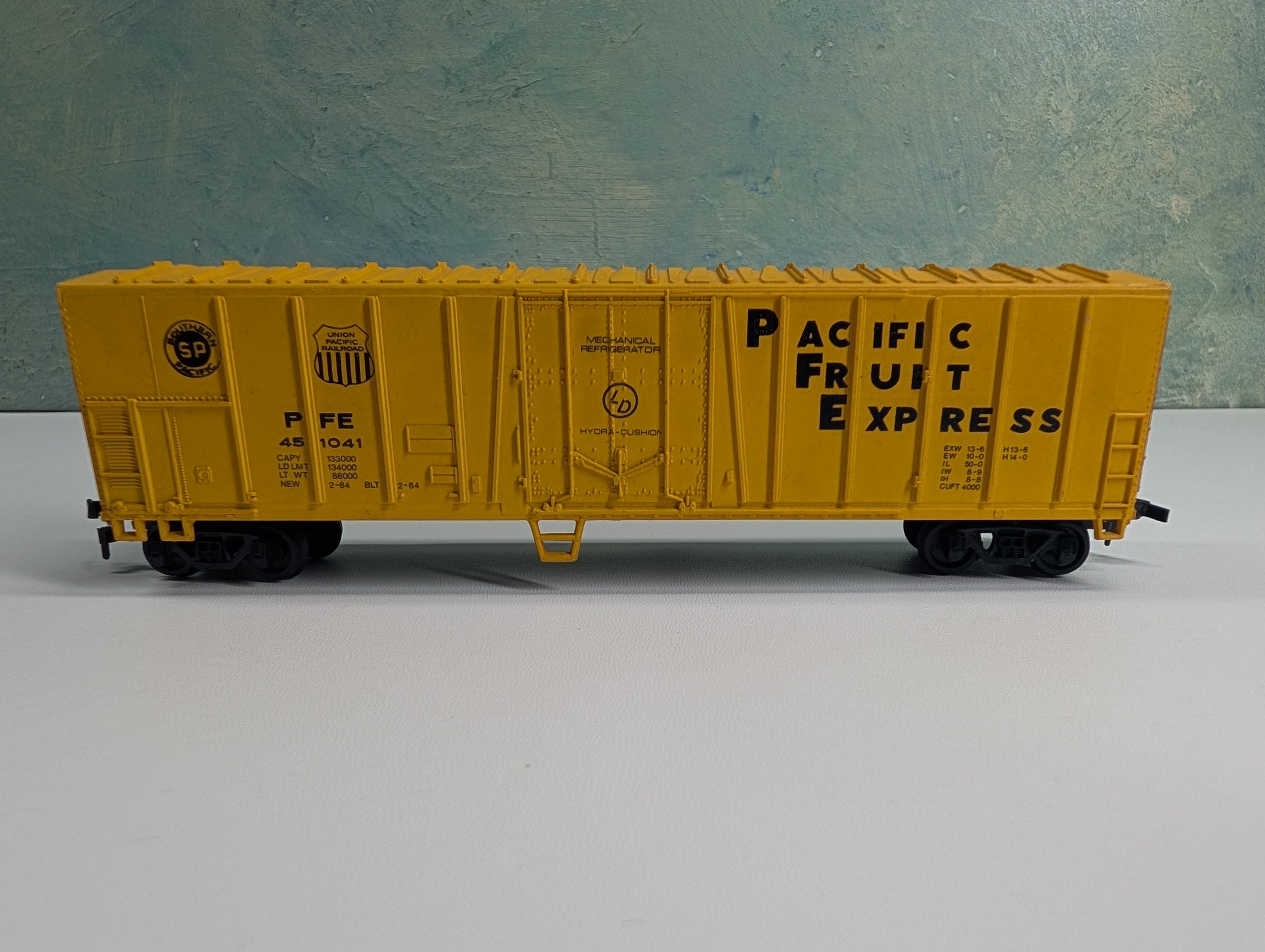 USED Bachmann HO Scale Mechanical Reefer Pacific Fruit Express PFE #451041
