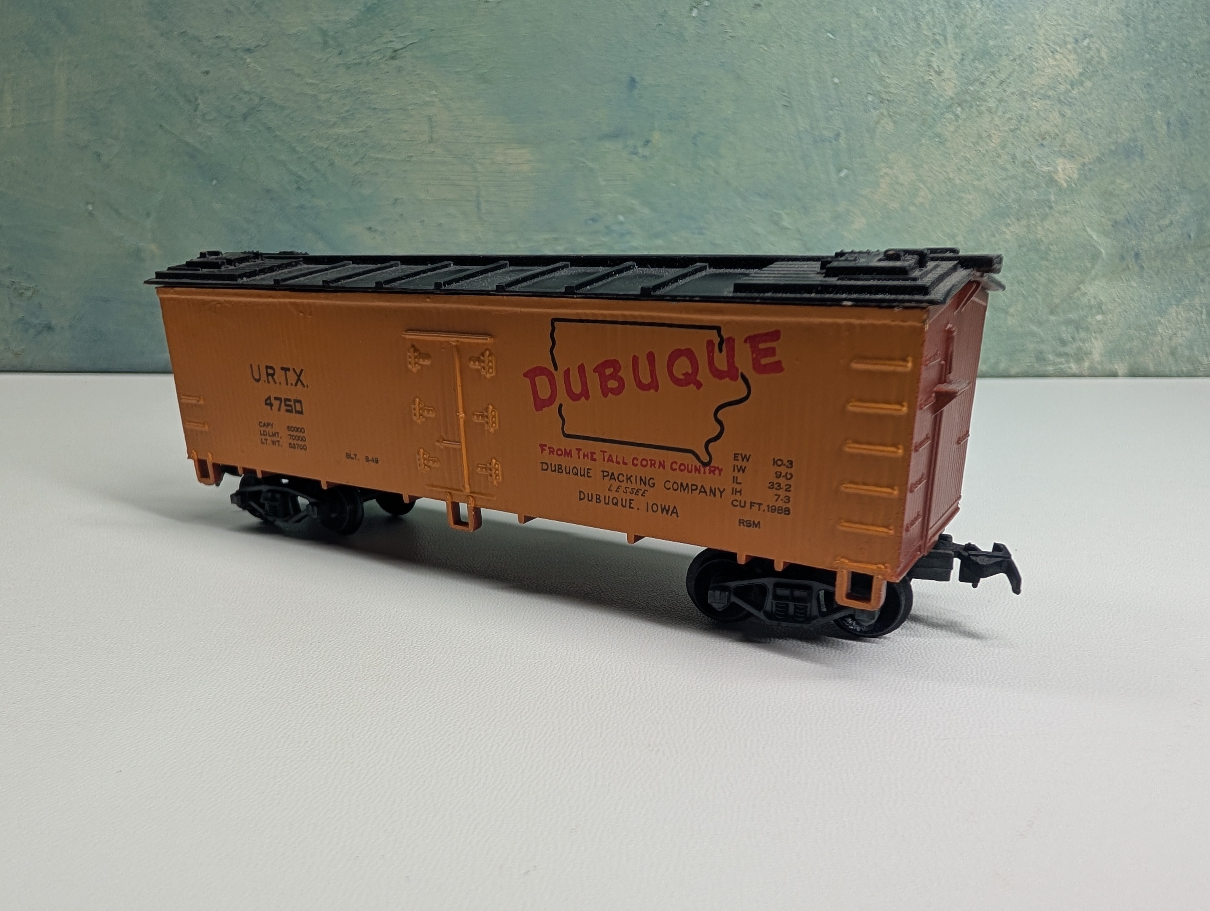 USED HO Scale Wooden Reefer Dubuque URTX #4750