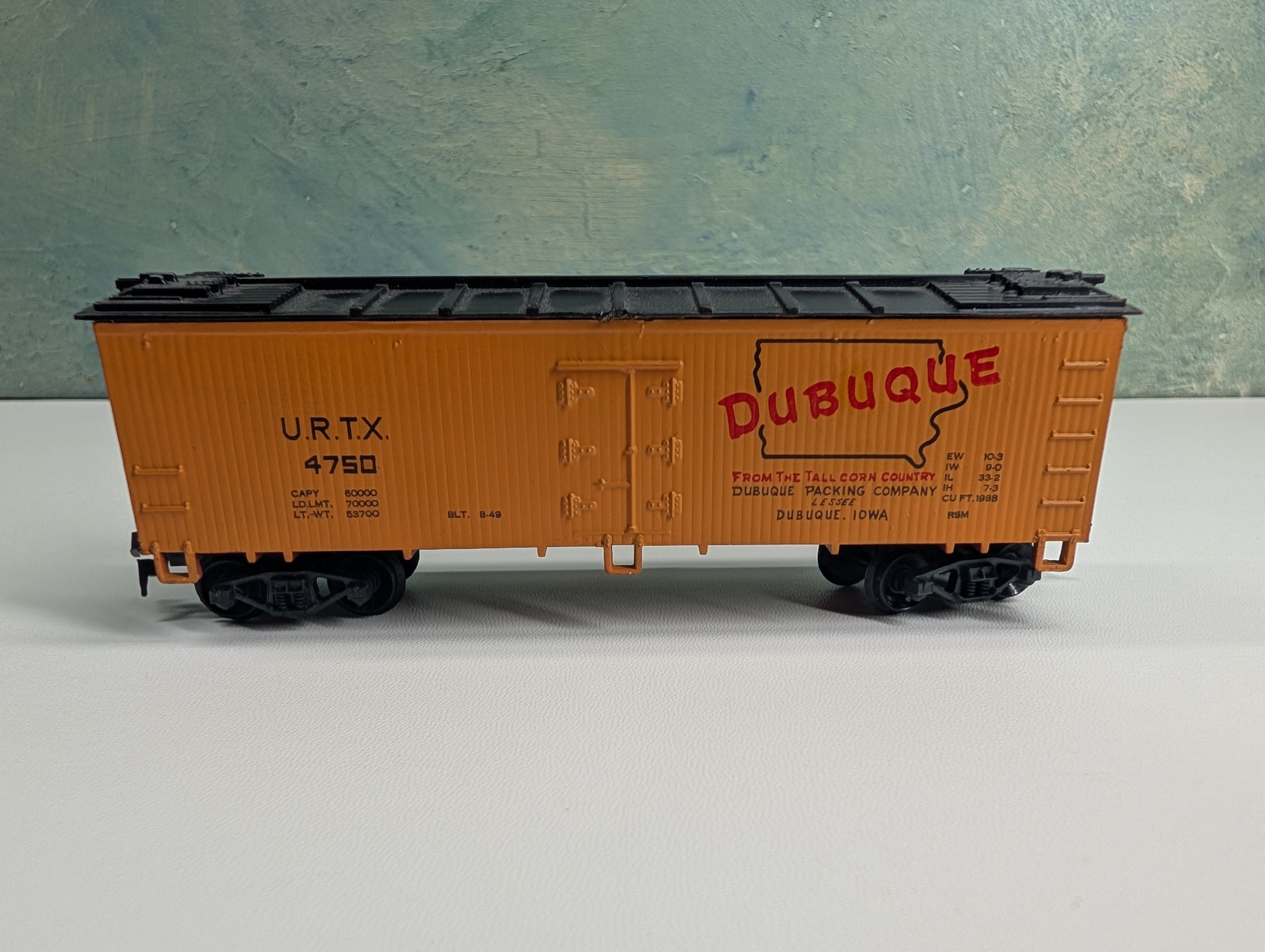 USED HO Scale Wooden Reefer Dubuque URTX #4750