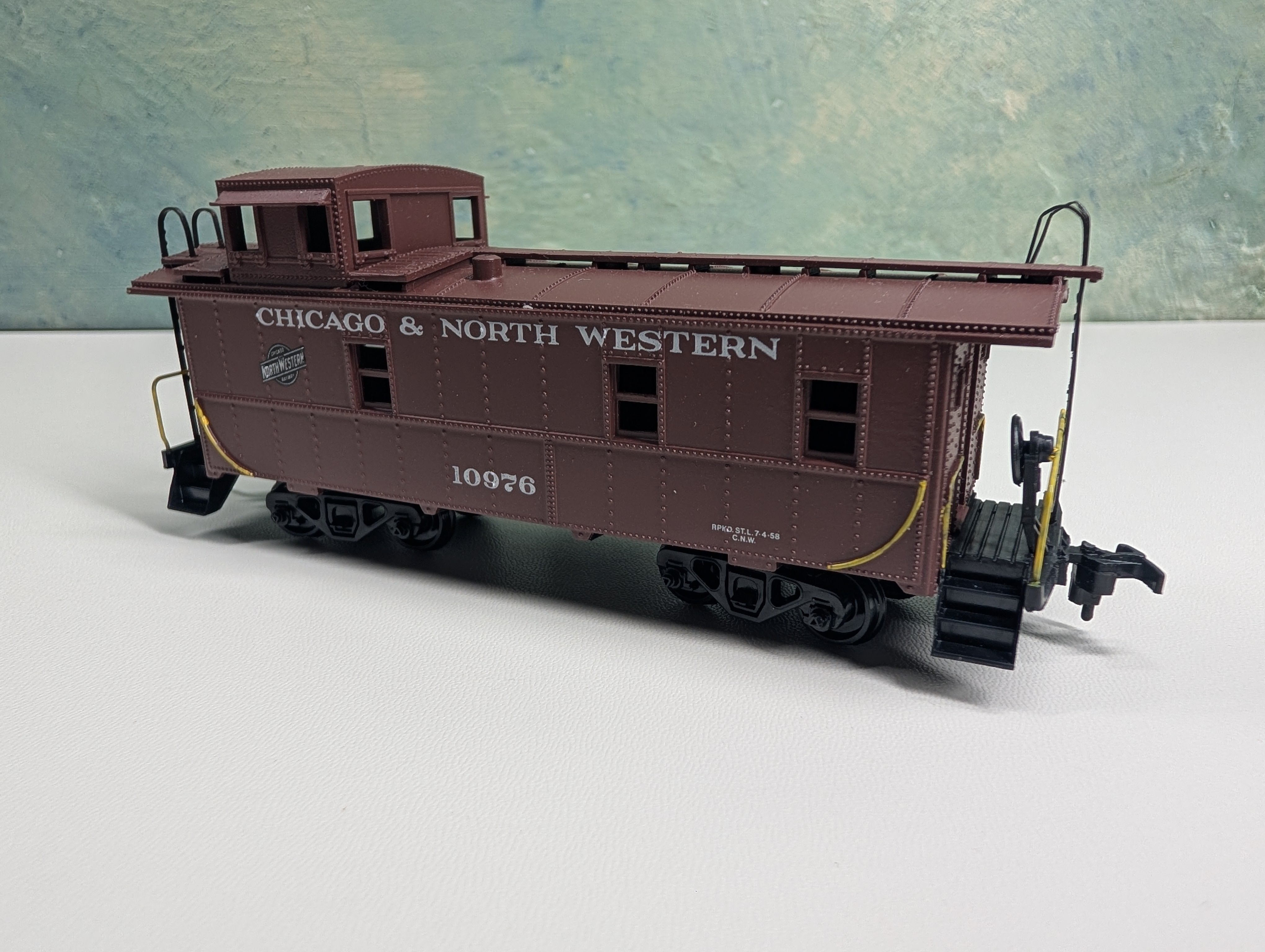 USED Athearn HO Scale Caboose Chicago & North Western #10976