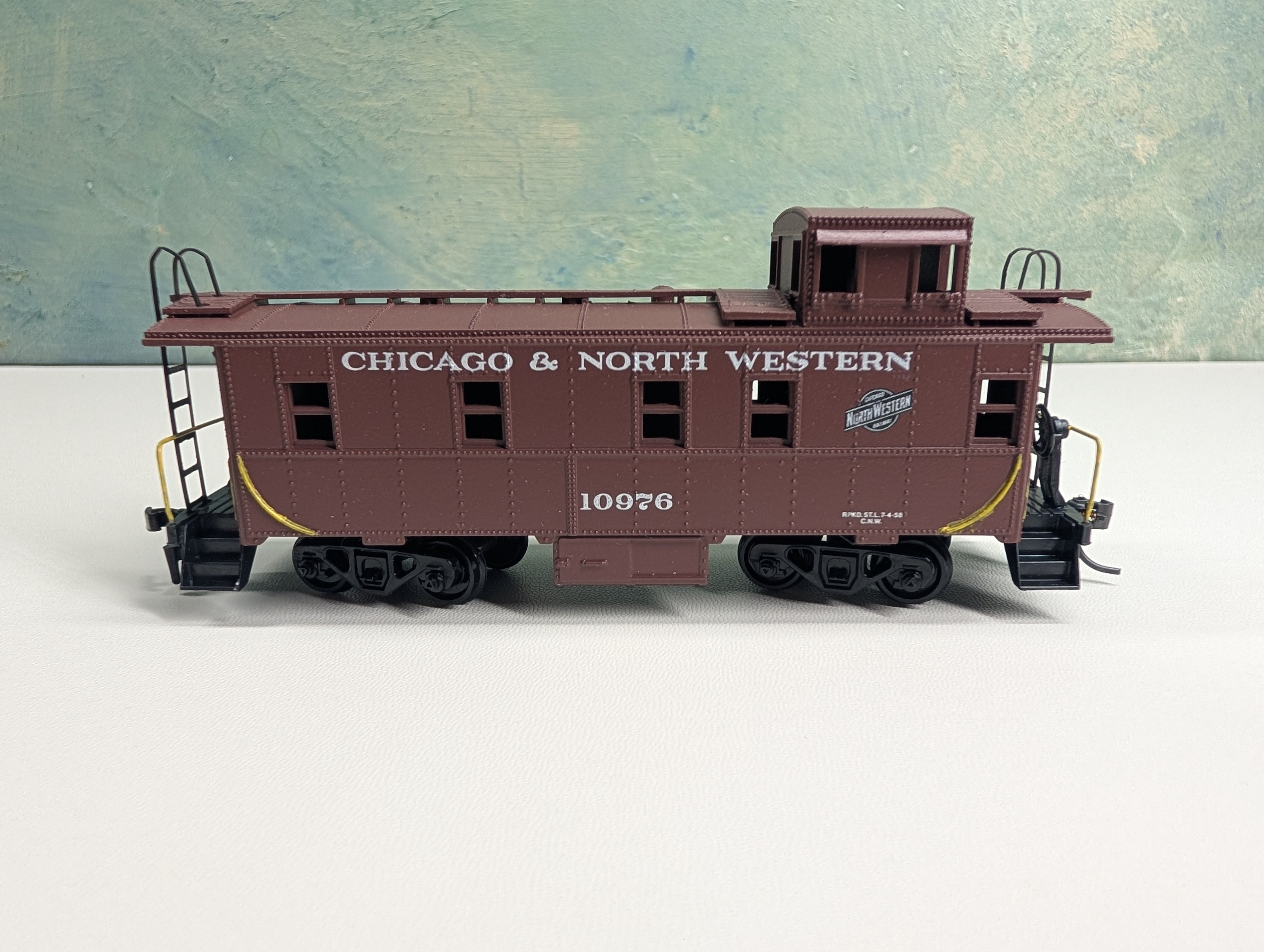 USED Athearn HO Scale Caboose Chicago & North Western #10976