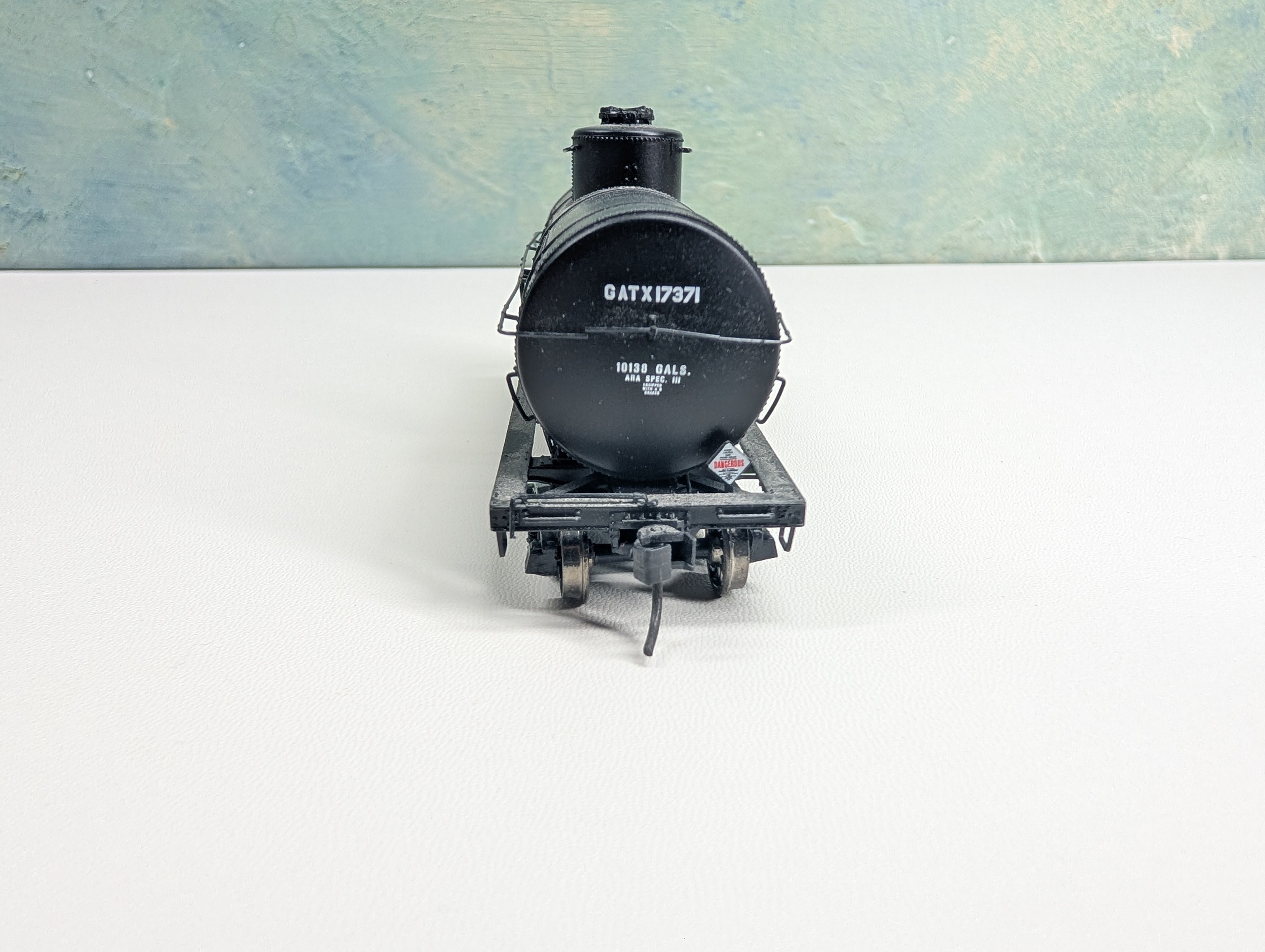USED Life-Like HO Scale Single Dome Tank Car GATX #17371 Proto 2000, Metal Wheels