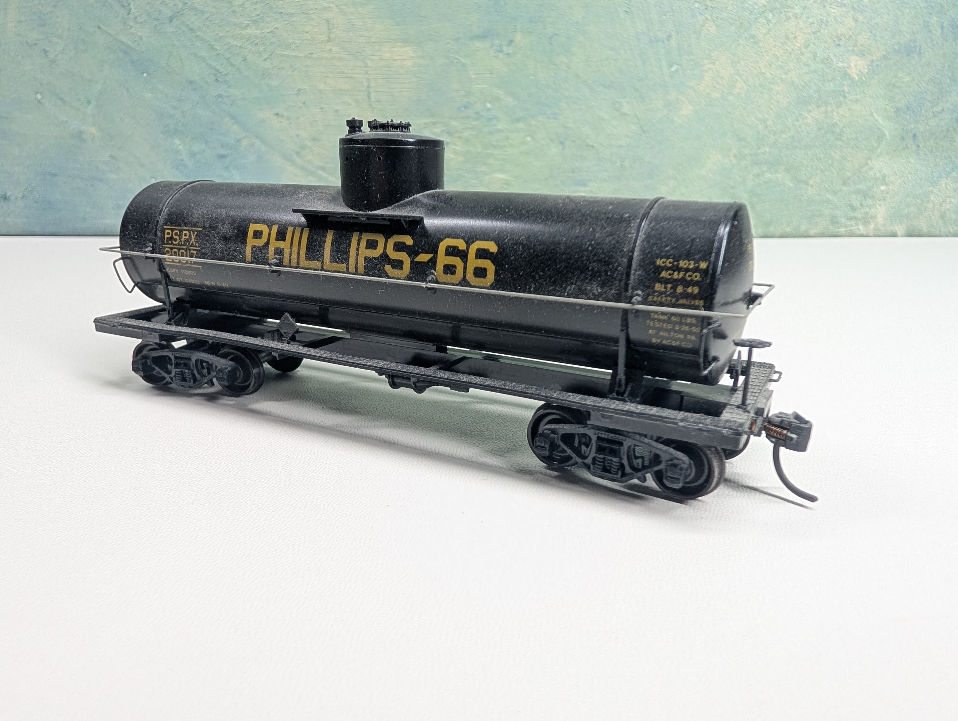 USED HO Scale Single Dome Tank Car Phillips-66 PSPX #20017